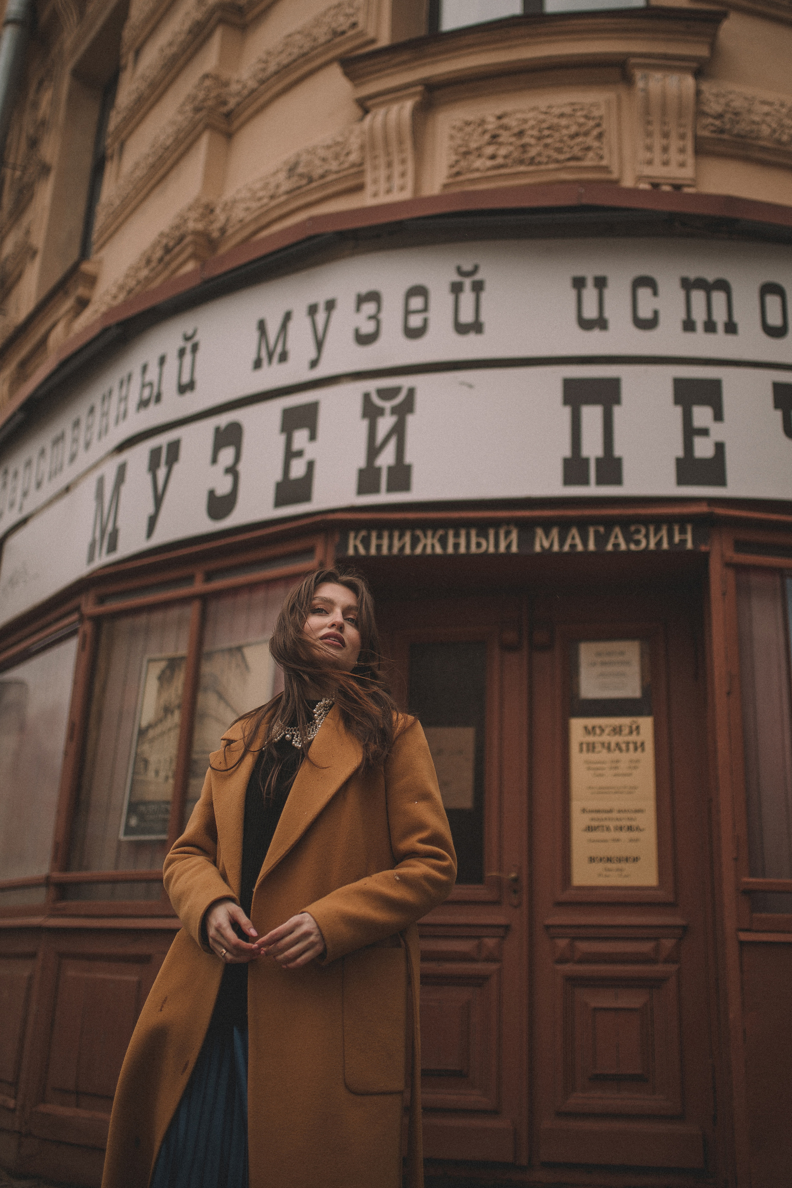 Фотосессия в парадной. Фотограф Екатерина Амбрушкевич