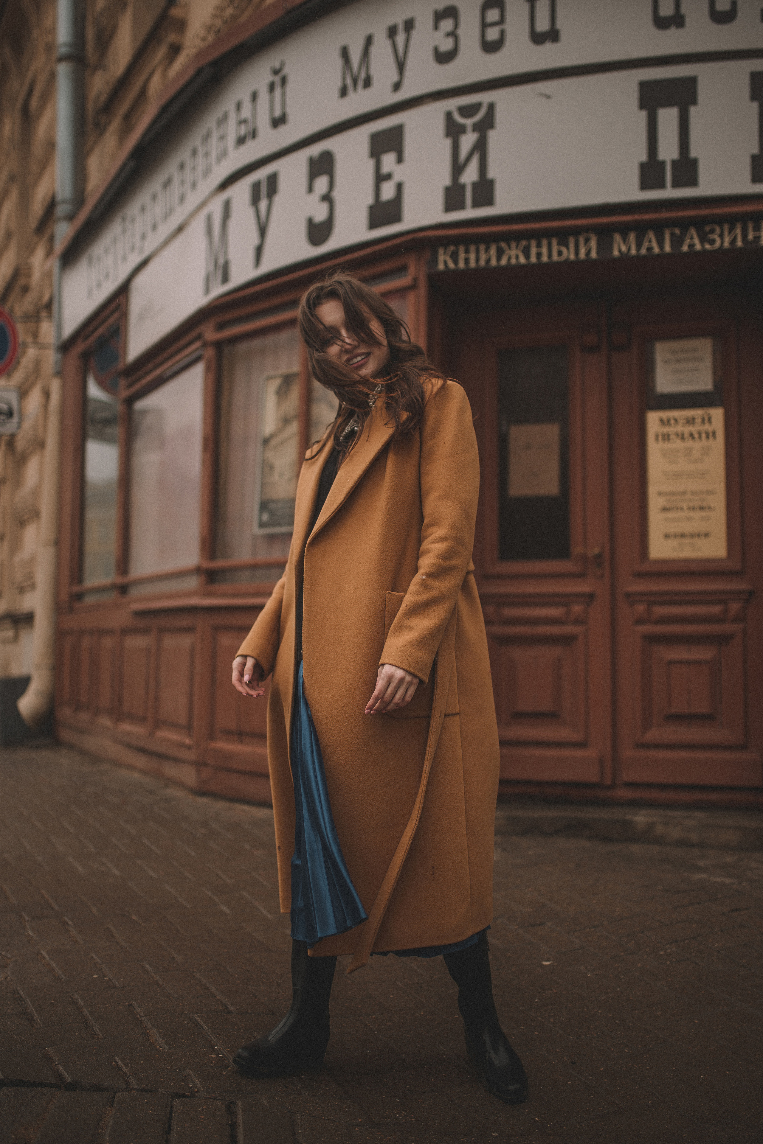 Фотосессия в парадной. Фотограф Екатерина Амбрушкевич