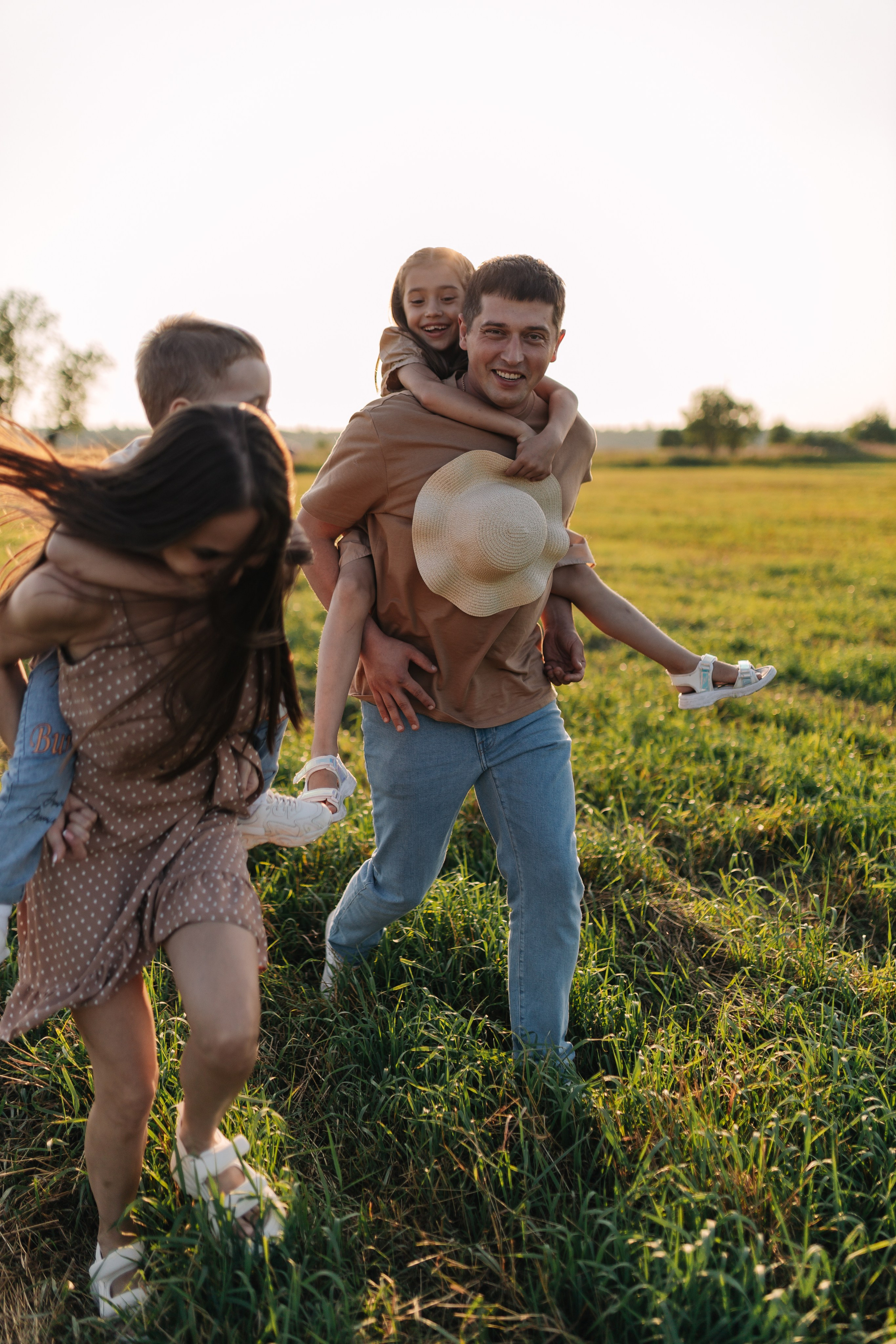 Летний вечер в поле. Семейный фотограф Альбина Крутелева, Екатеринбург, Ревда