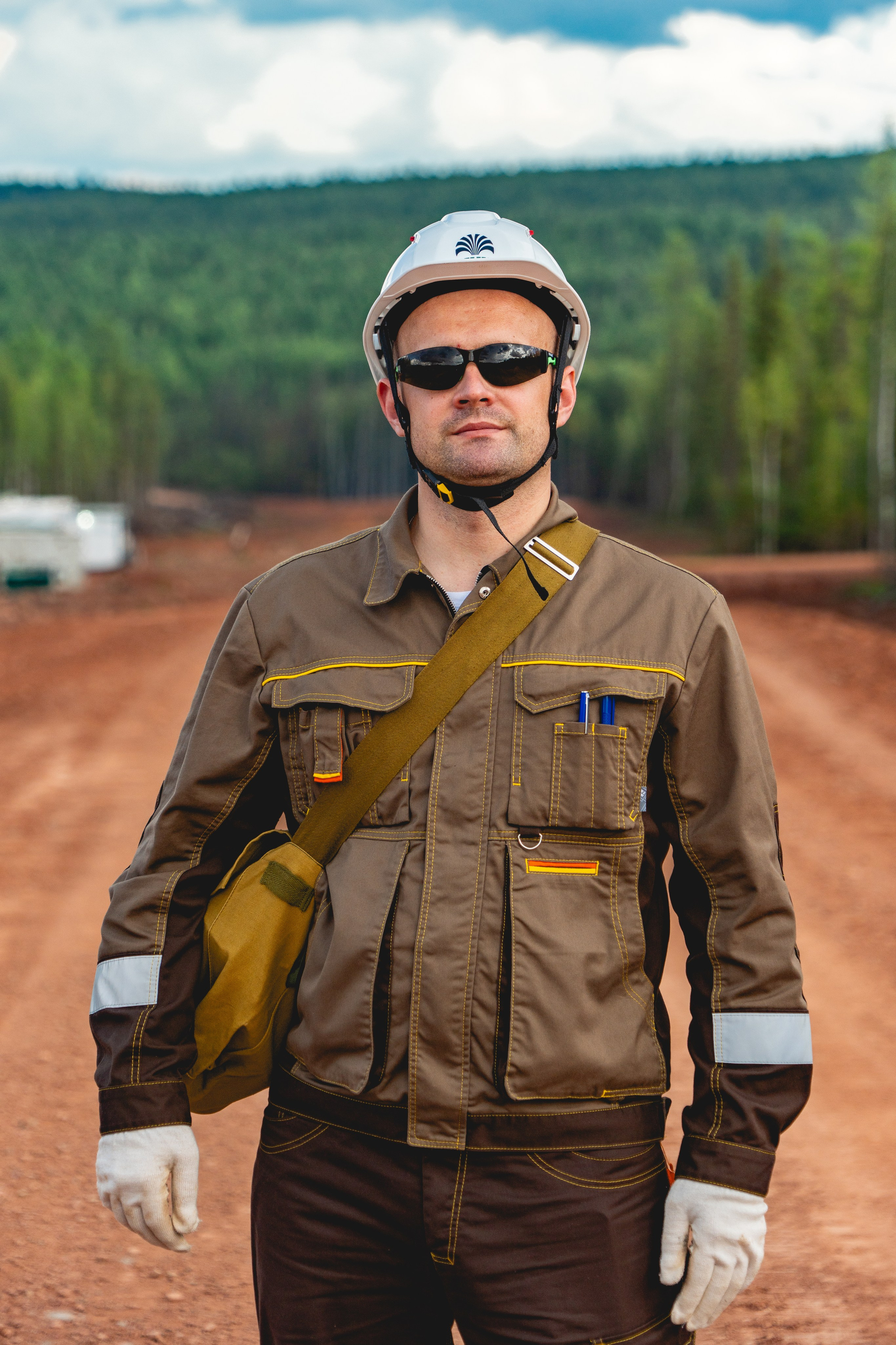 Репортажная (документальная) фотография. Занимаюсь профессиональной фотографией и живу рядом с Байкалом. Работаю в разных жанрах