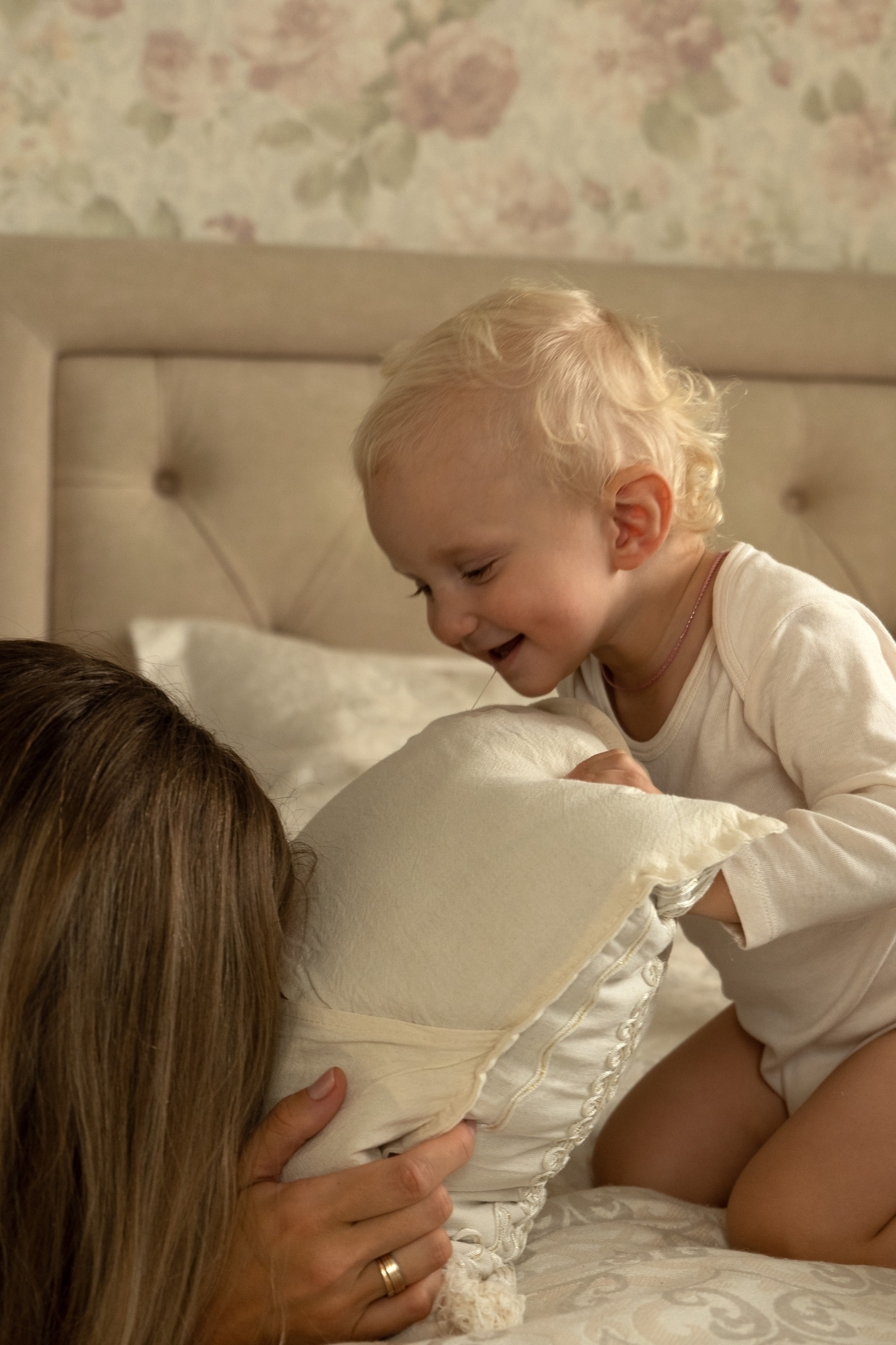 Семейная фотосессия дома. Фотограф видеограф Ольга Василевская