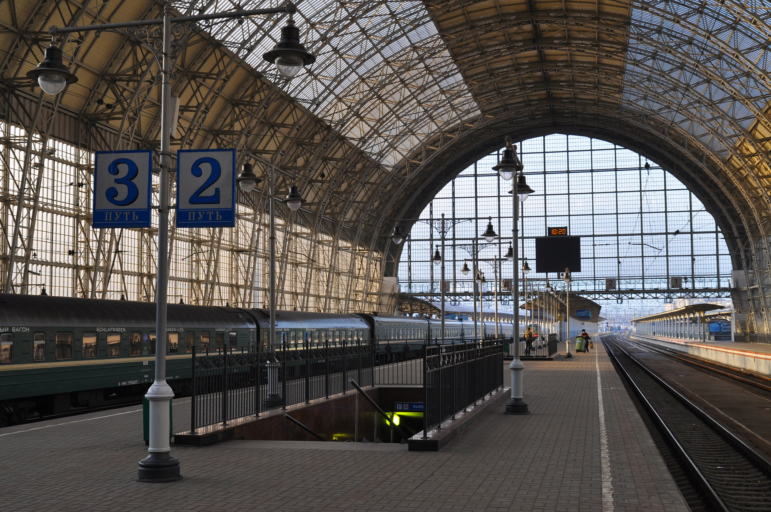 Вокзалы. Фотографии Дмитрия Захаренко
