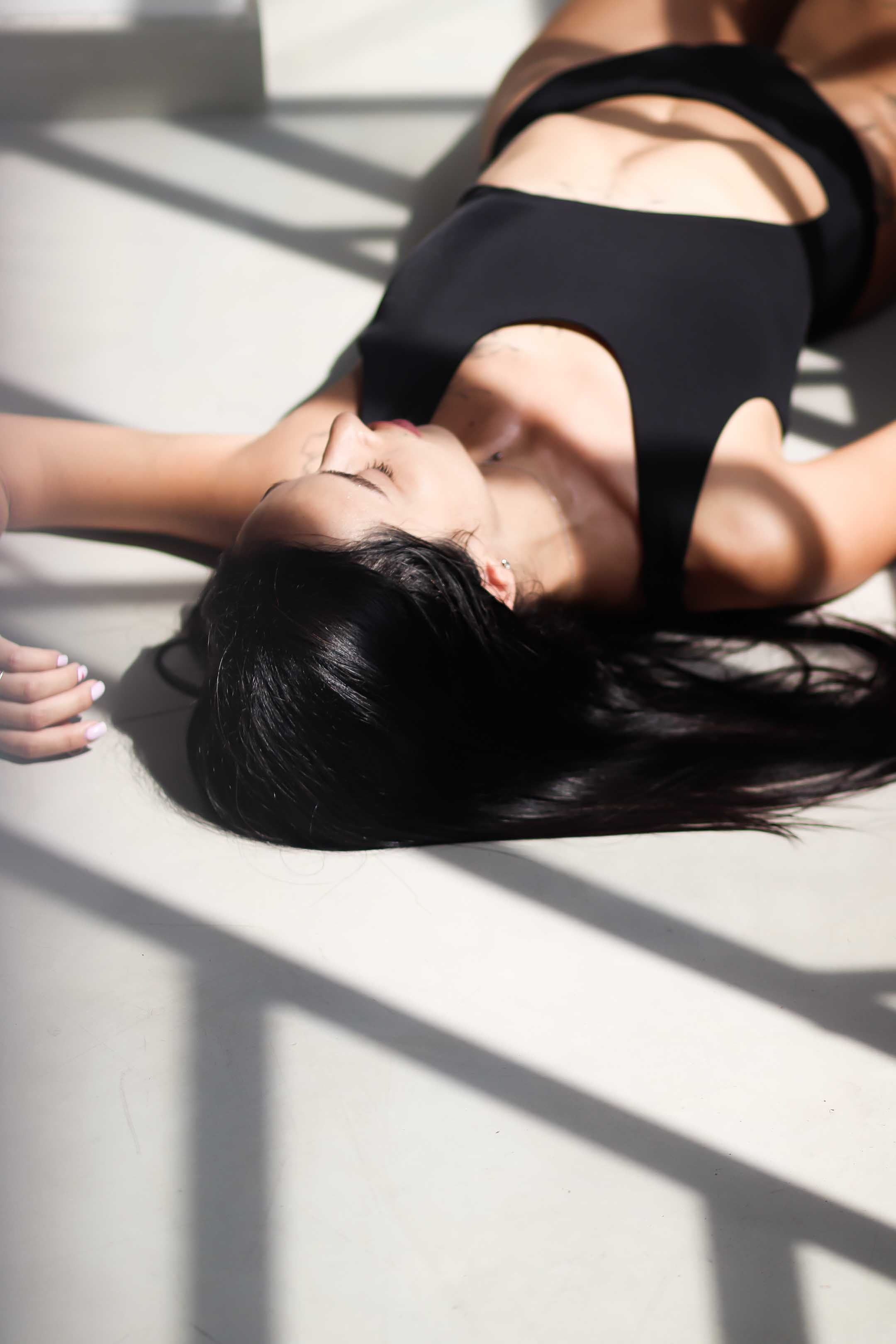 Коллекция купальников бикини. Фотограф на Шри-Ланке