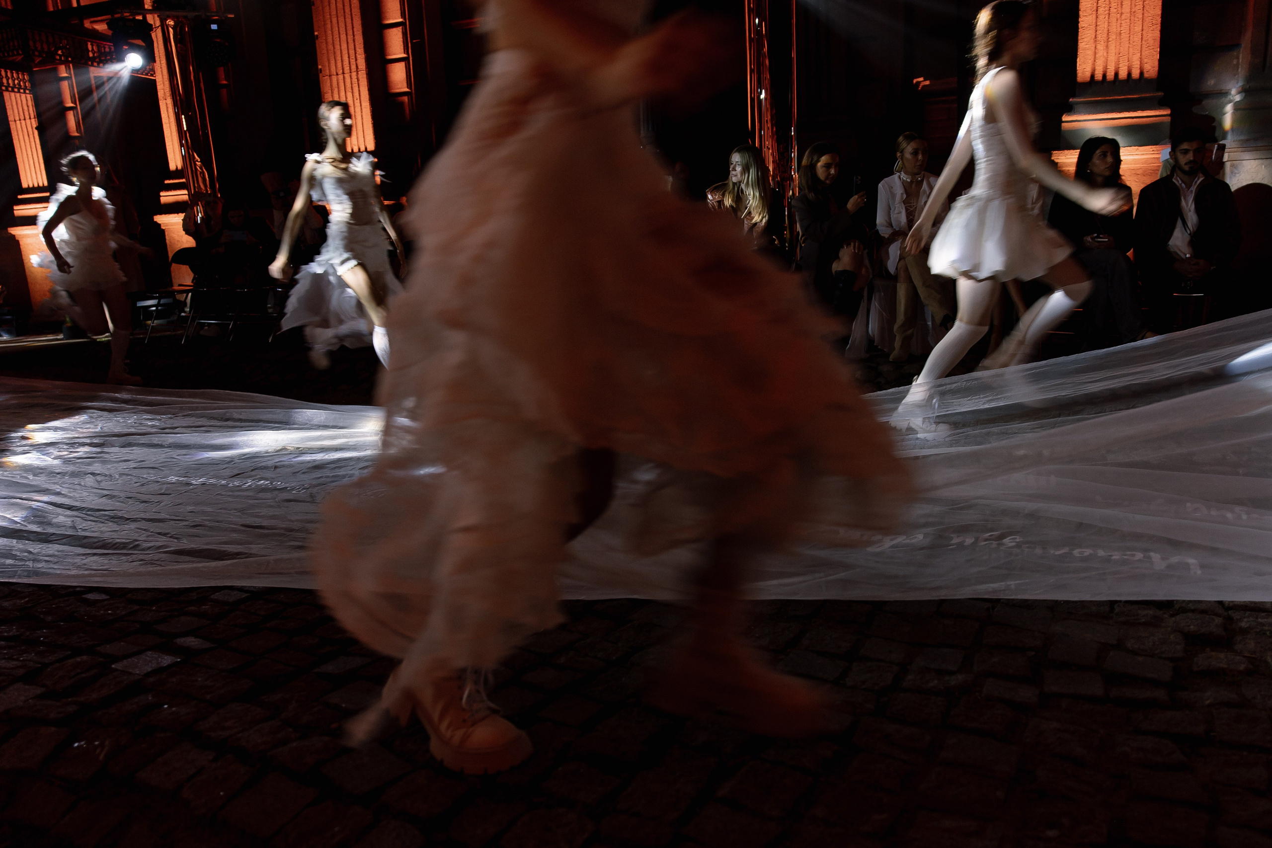 Rara Avis Fashion Show 2025. Свадебный фотограф Москва и Санкт-Петерург Артем Мамонов