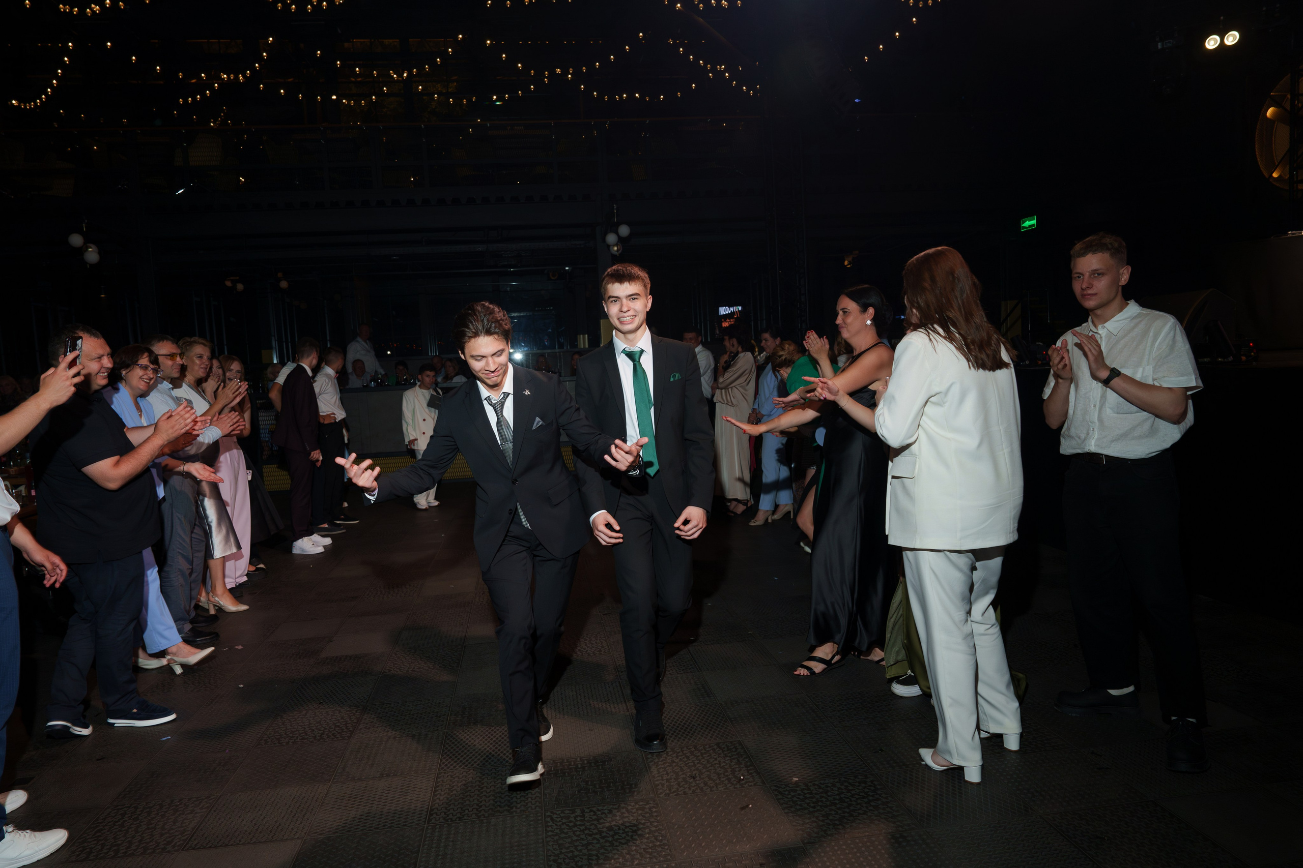 Выпускной лицея 27 (вечеринка). Свадебный и репортажный фотограф Элина Козырьянова