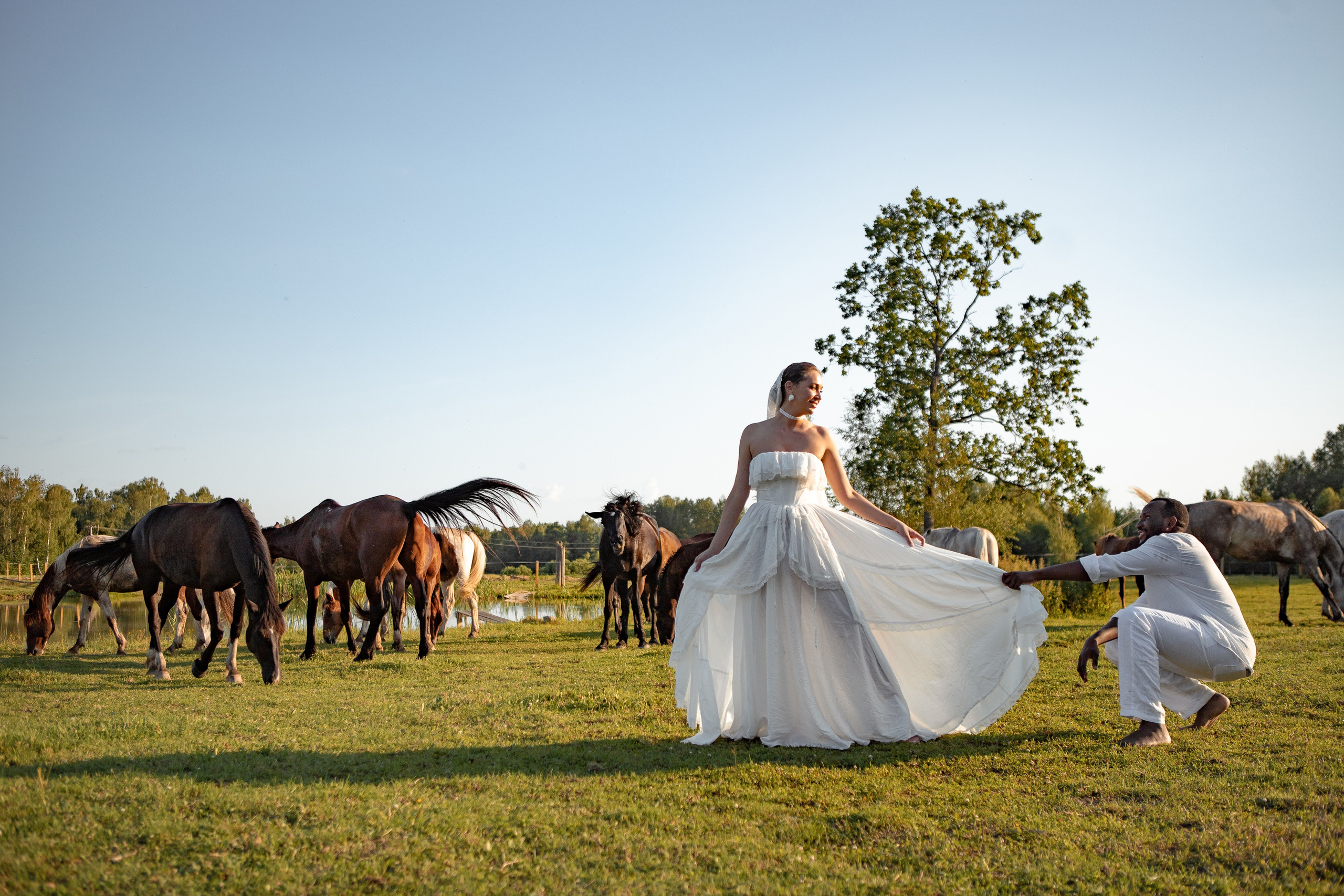 Свадебная фотосессия в Москве и Подмосковье. Свадебная фотосессия с лошадьми. Необычная фотосессия. Идеи для фотосъемки. Фотосессия на улице. Лучший фотограф Москвы.