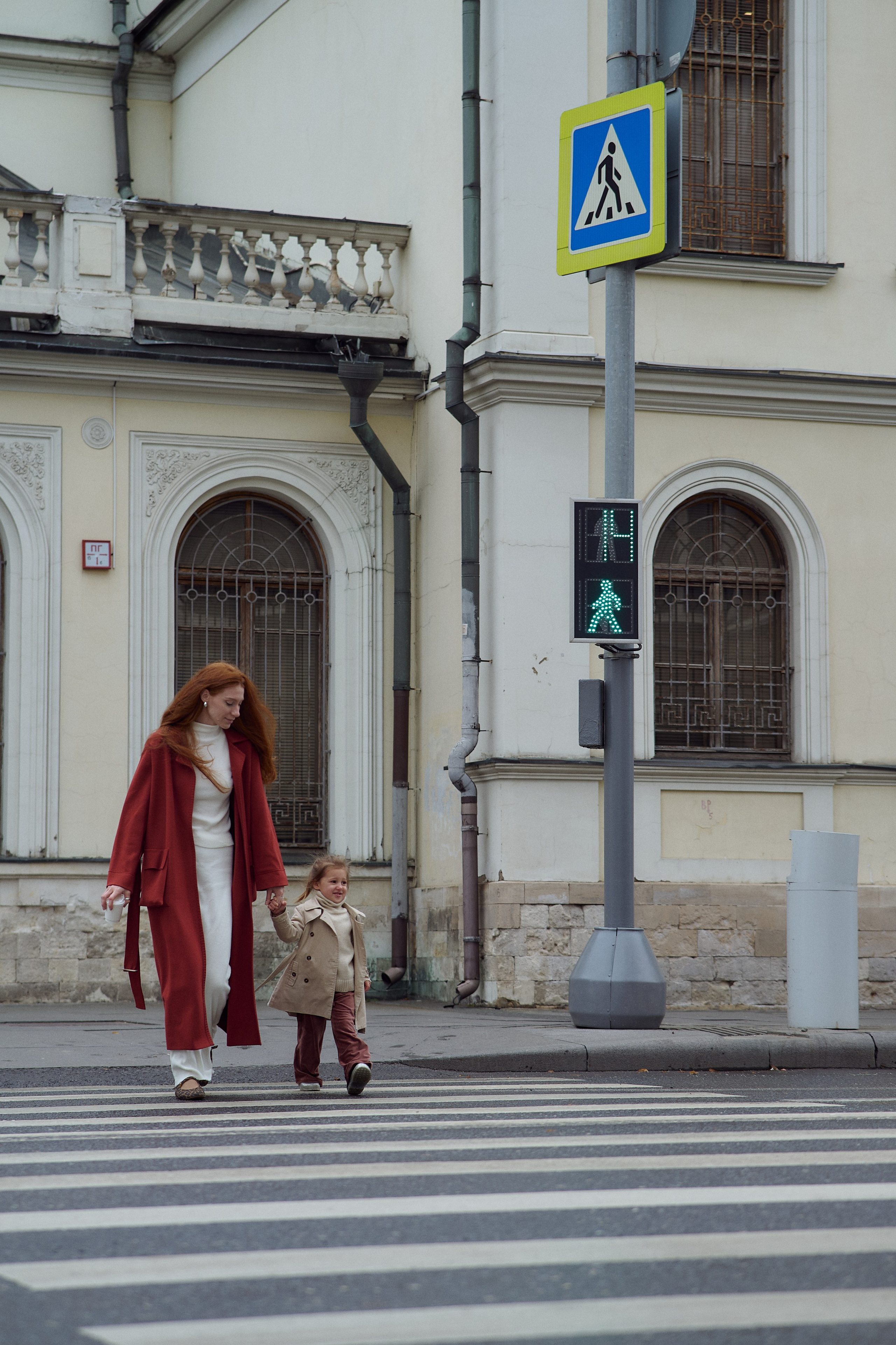 Рита и Кира. Прогулка по центру. Семейный и свадебный lifestyle-фотограф в Москве Мария Петрова