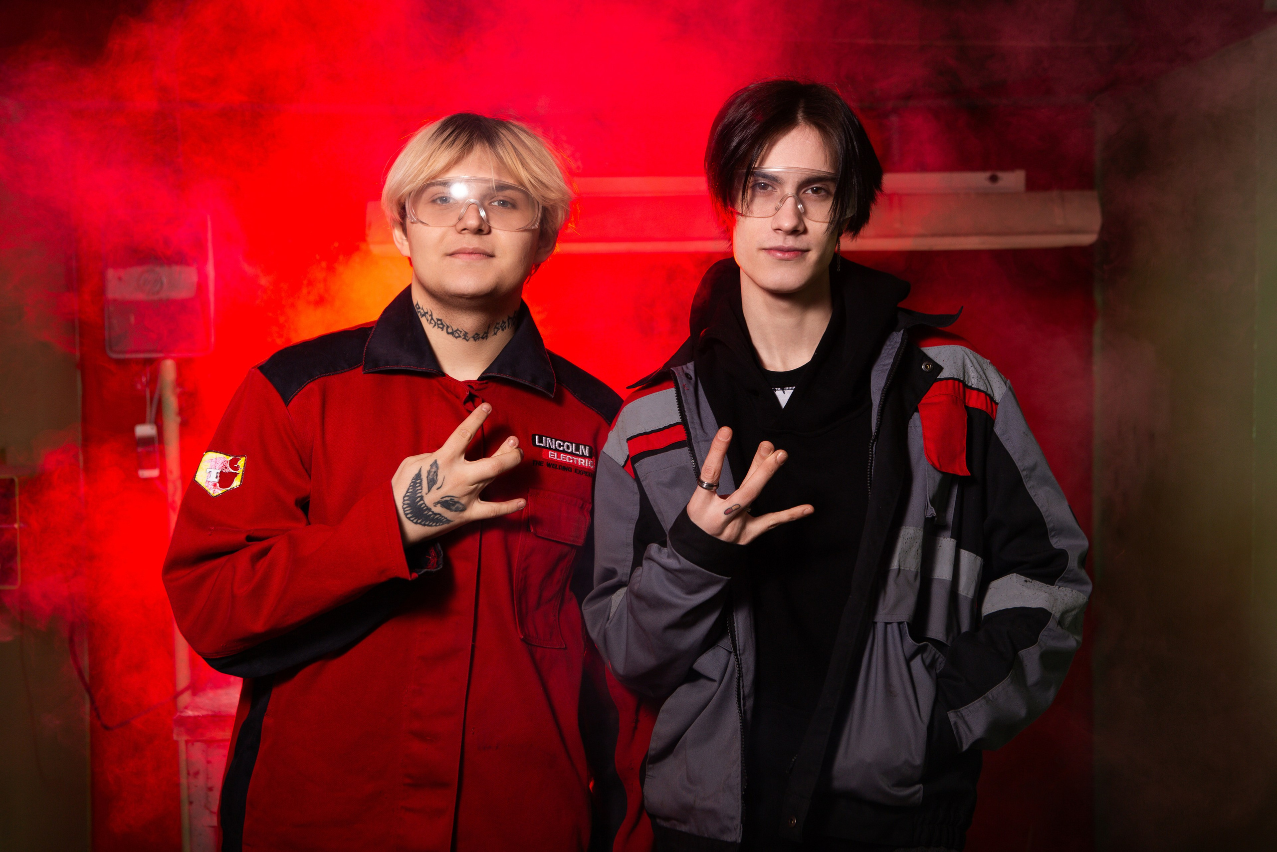 Фотосессия в Цеху для Выпускников Сварочного Производства | Твой Альбом Мценск. ТВОЙ АЛЬБОМ / ТВОИ ПРАВИЛА