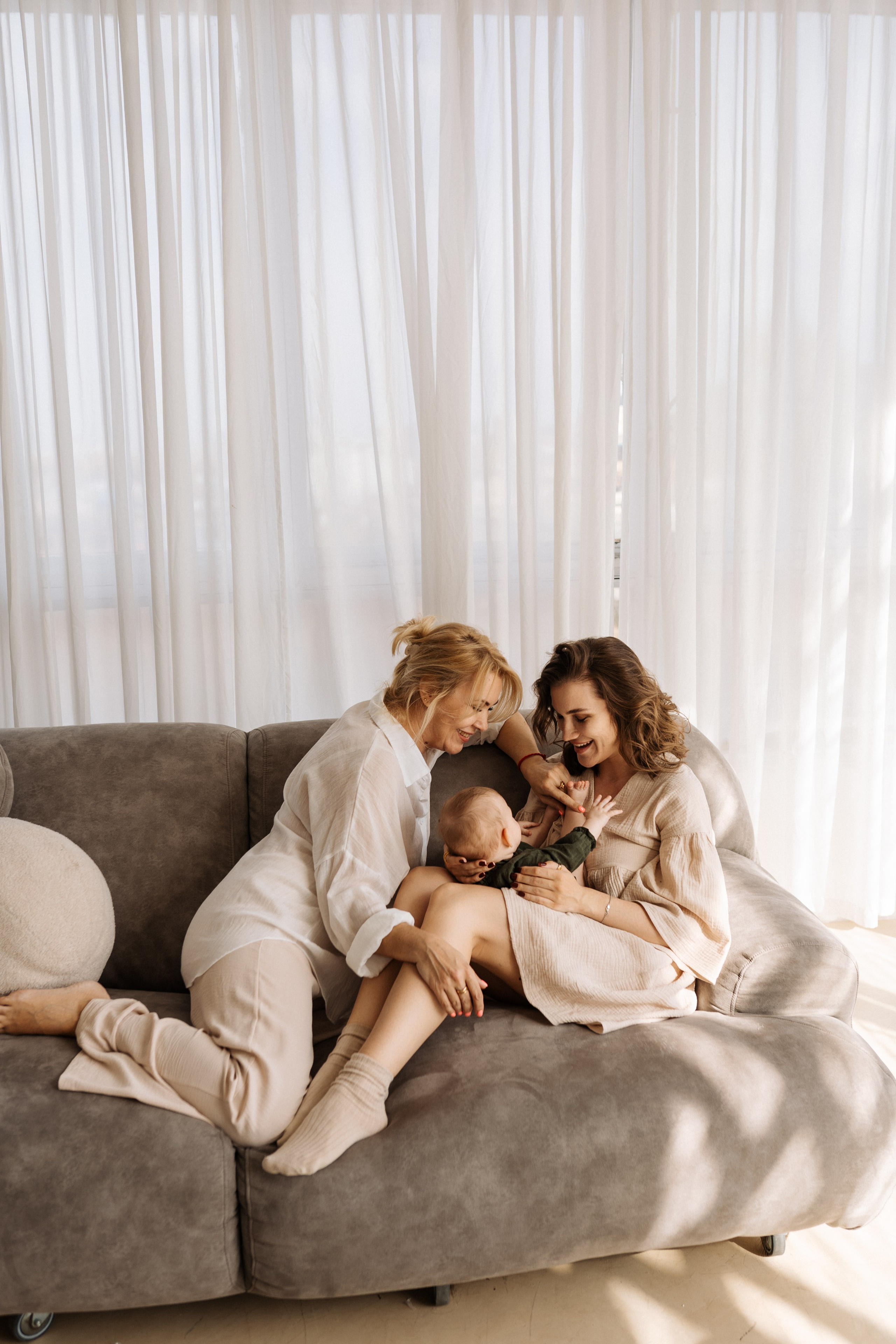 Семейная фотосессия в студии в Москве, семейный фотограф Анна Полушина. Свадебный фотограф в Москве Анна Полушина