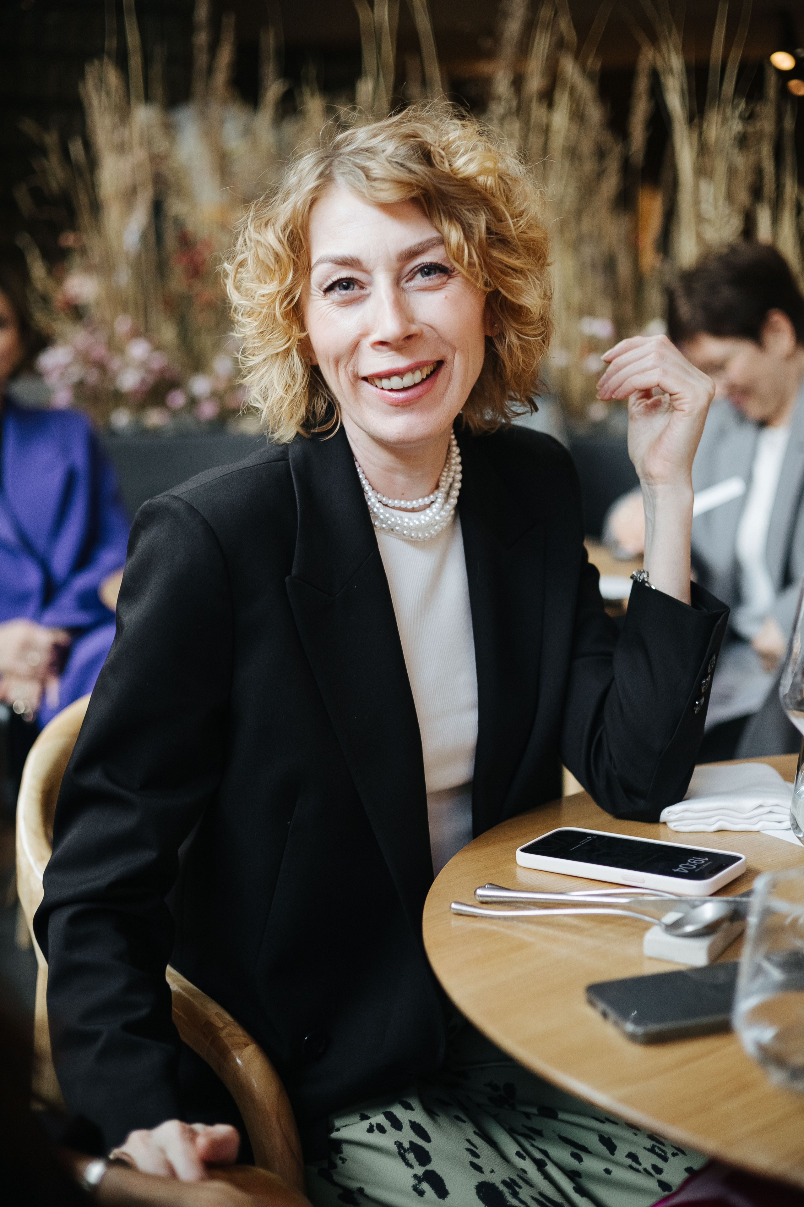 Презентация открытия магазина женской одежды GLVR в ресторане Fresco. Фотограф в Красноярске Надежда Воскресенская