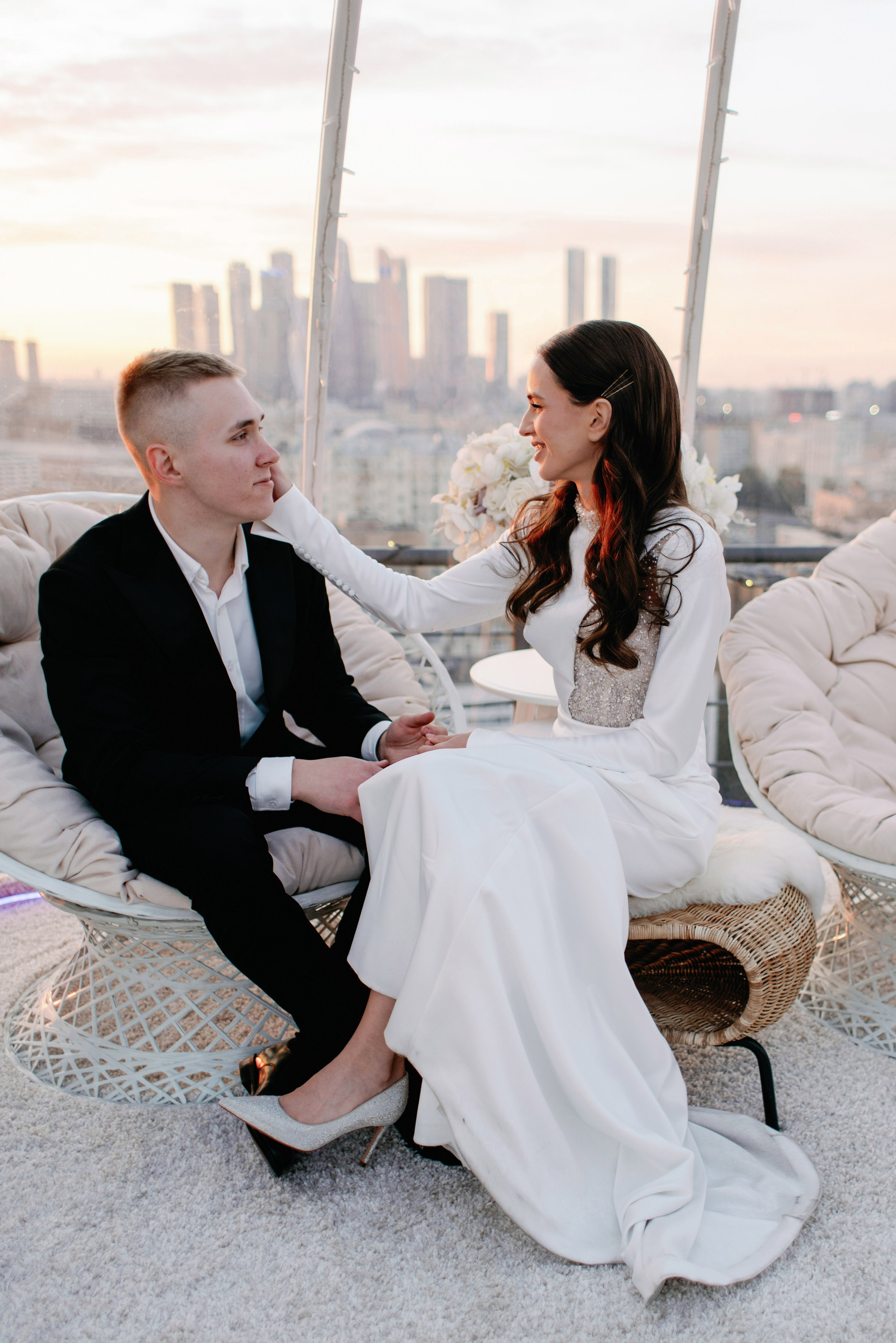 Свадьба для двоих в Москве, фотосессия на крыше, сборы, прогулка в Barvikha Luxury Village