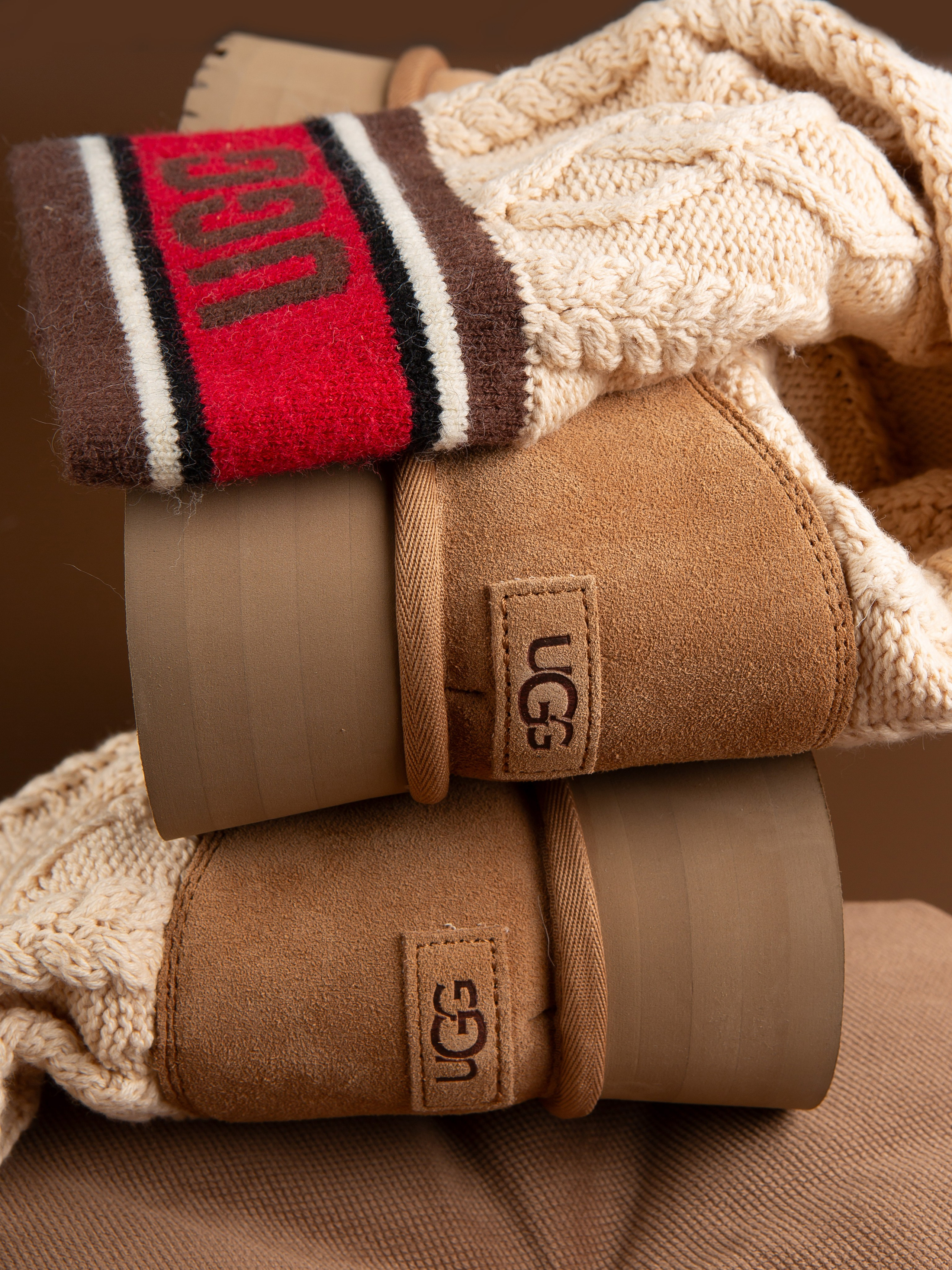 Обувь на цветных фонах. Фотограф Мария Кольцова