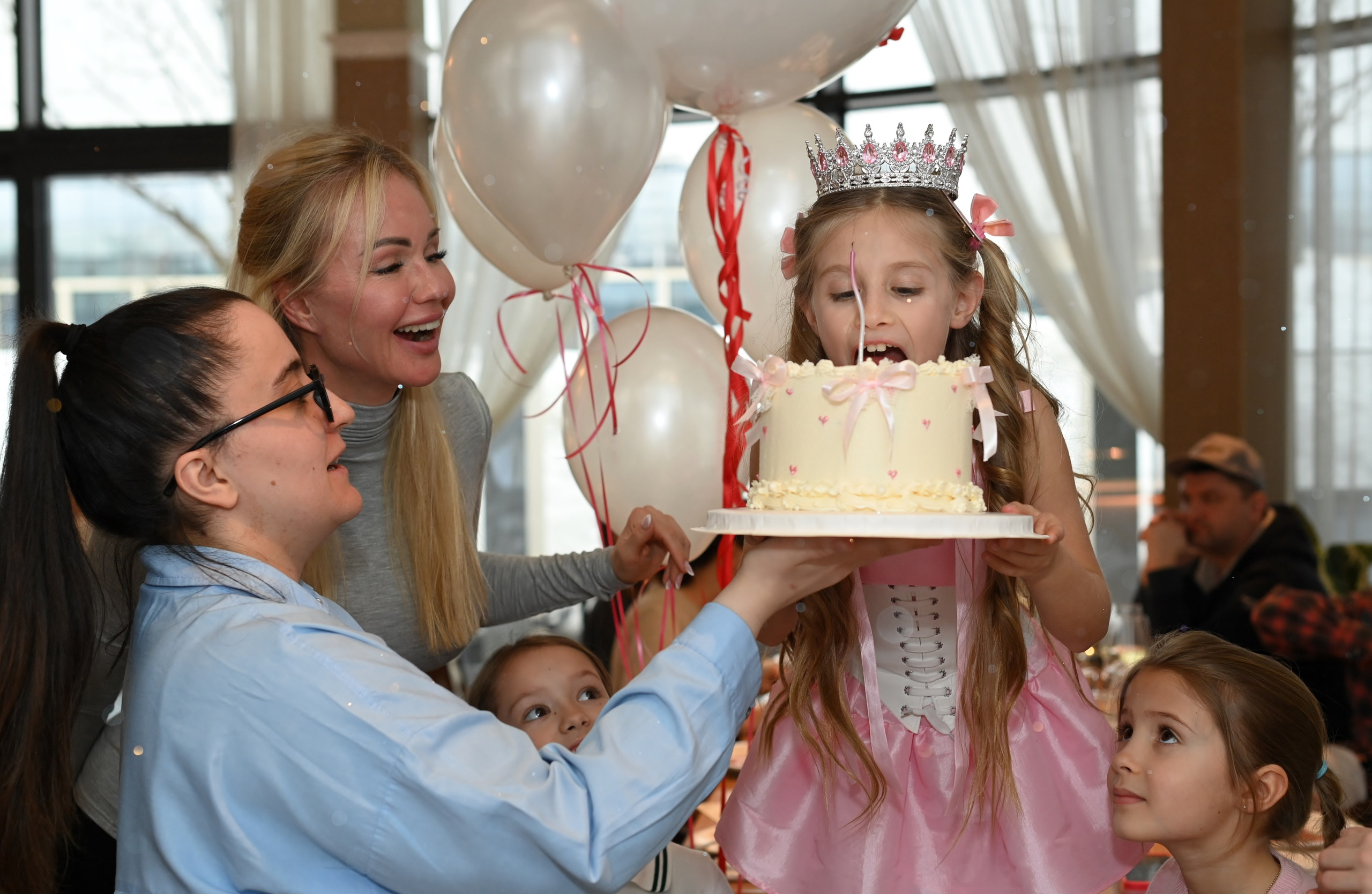 День Рождения Киры в кафе в Лужниках и на улице. Свадебный и семейный фотограф в Москве Ирина Гончарова