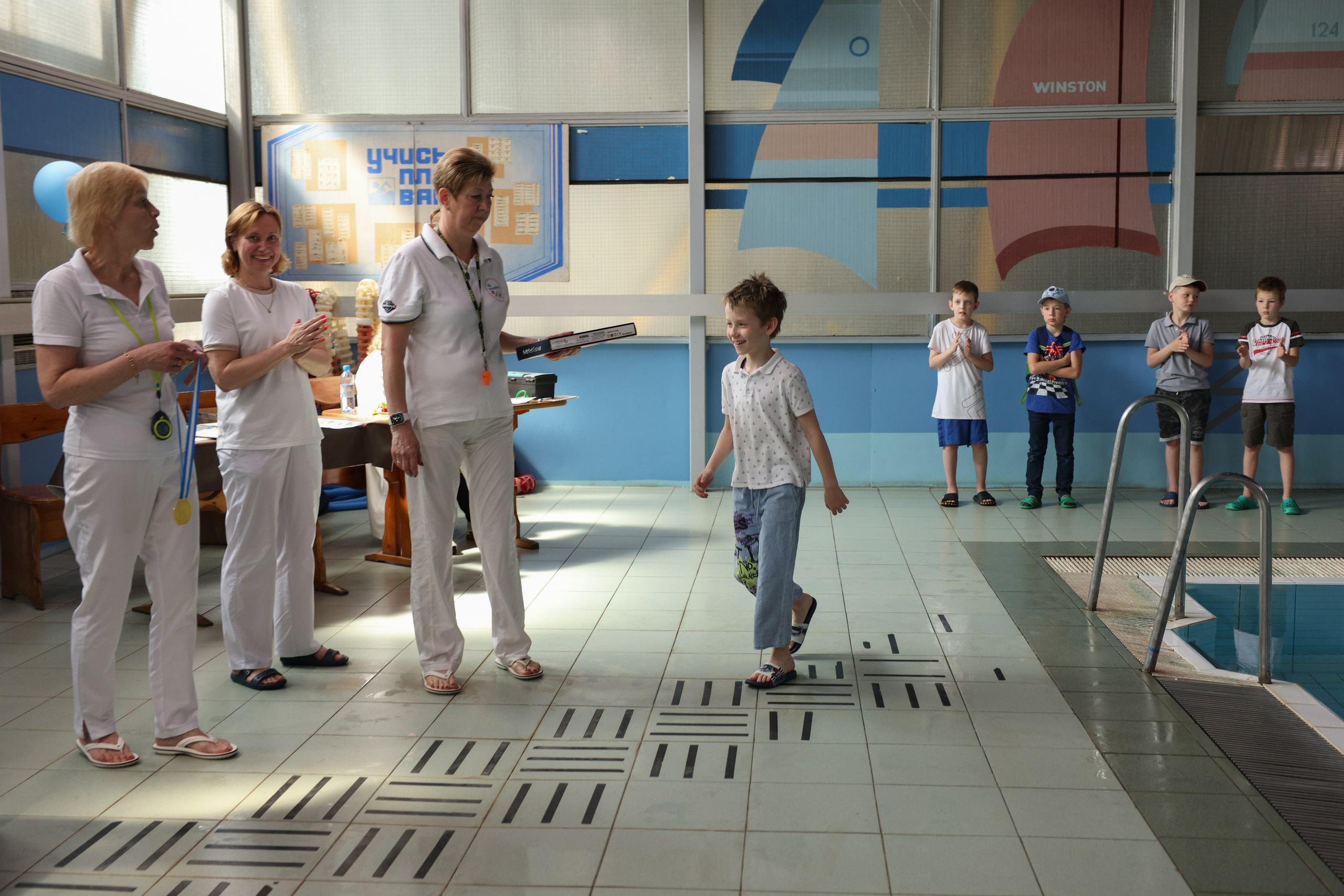 Веселый дельфин. Плавание. Дети 8-9 лет. Фотограф Александр Заломаев