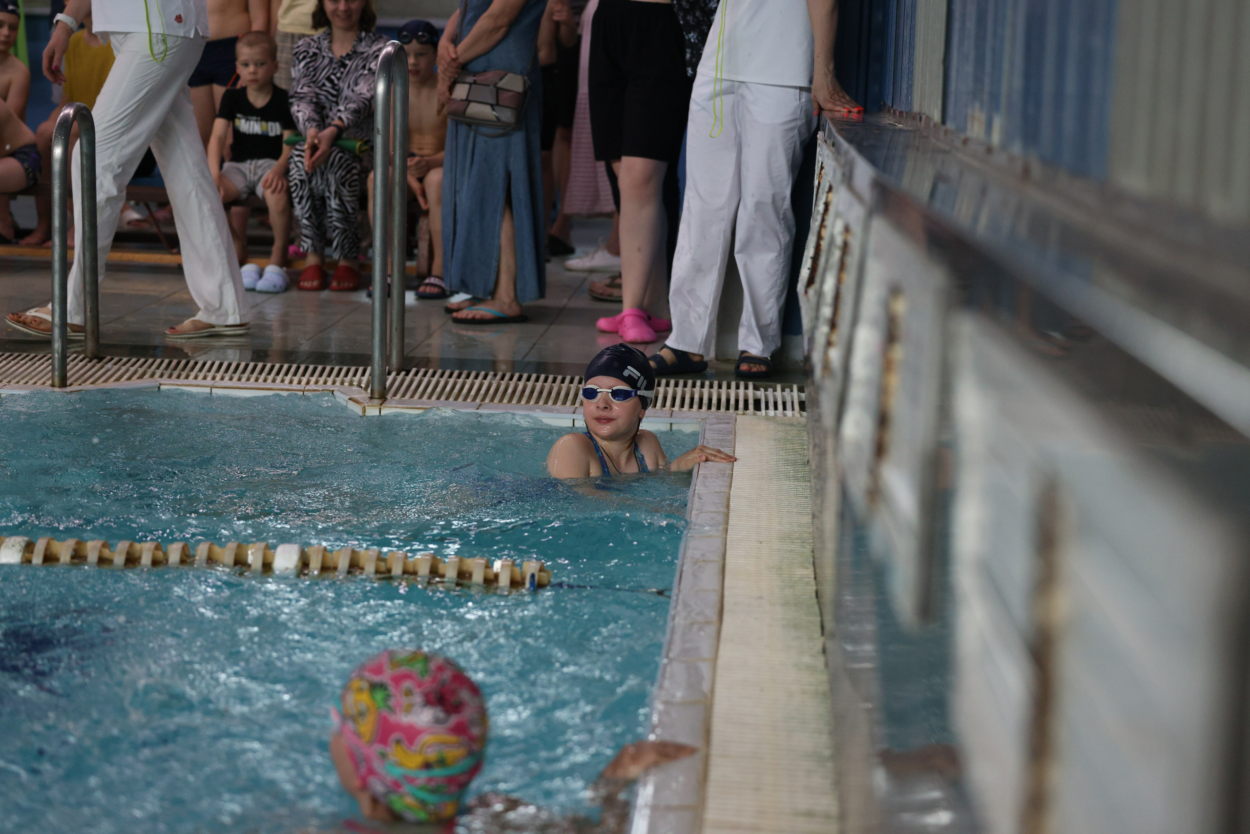 Веселый дельфин. Плавание. Дети 8-9 лет. Фотограф Александр Заломаев