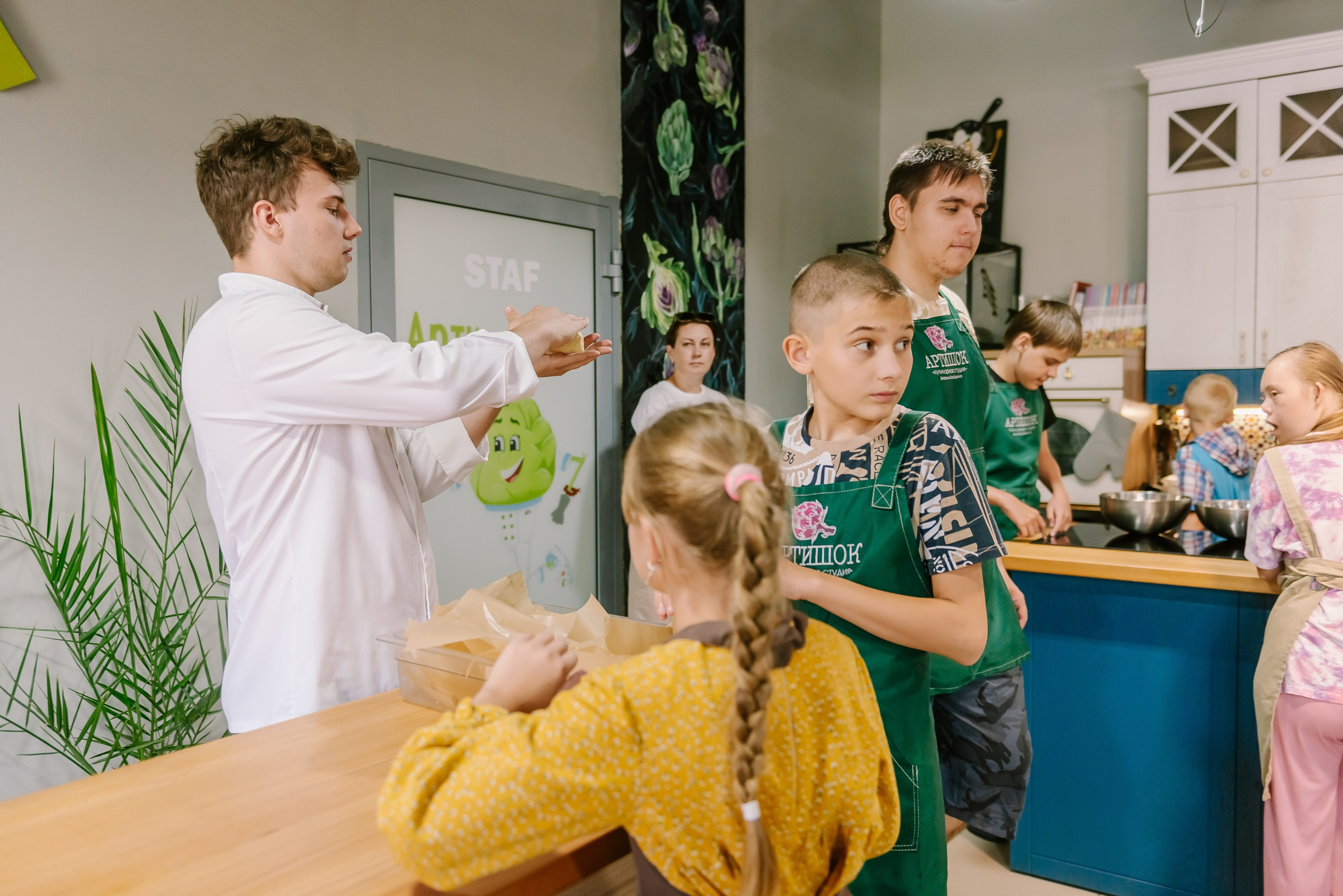 Инклюзивная кухня добра в Артишок 30. 07.35. Детский фотограф, семейный фотограф и репортажи в Кемерово