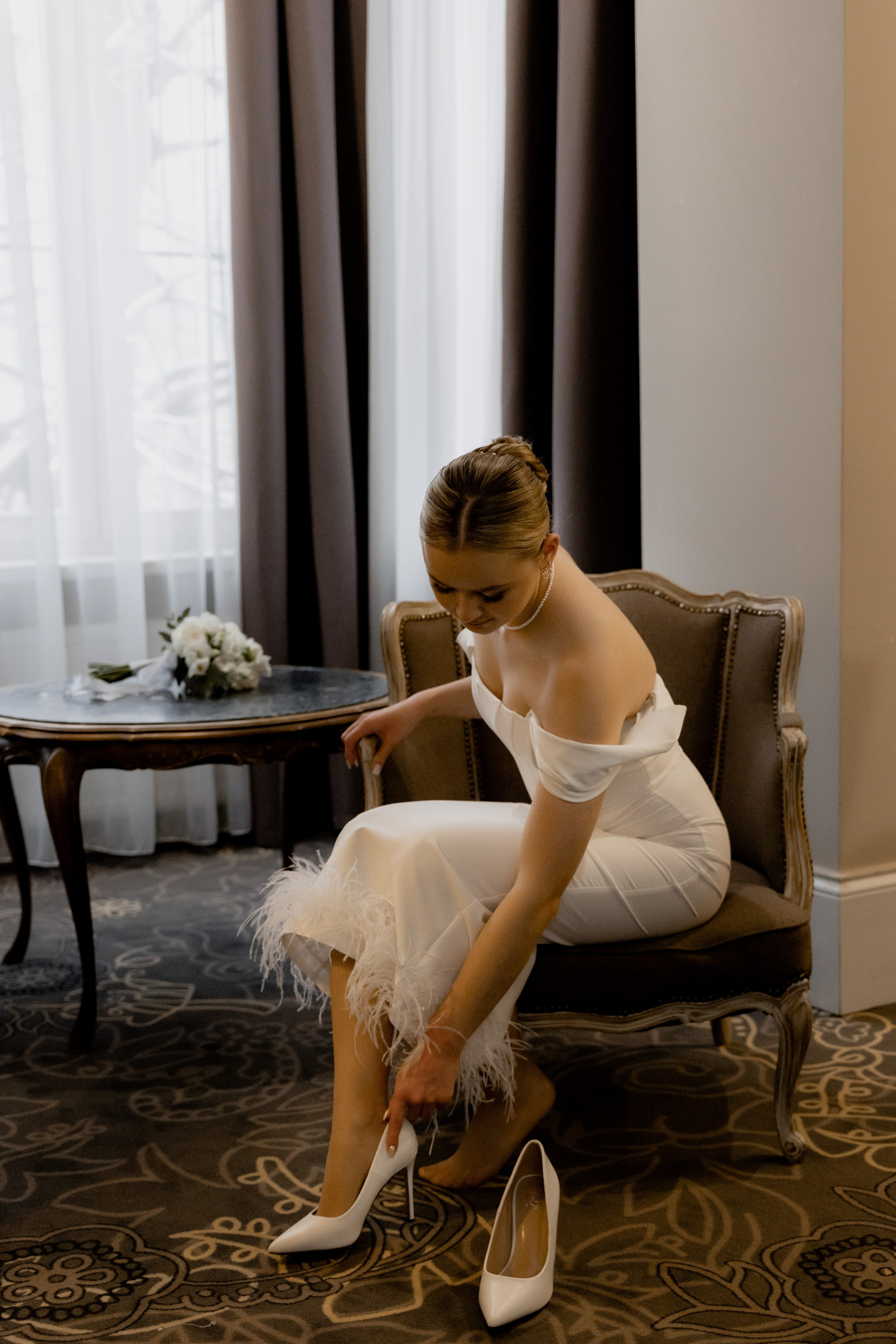 Свадебная фотосессия в отеле Чайковский г. Калининград. Свадебный фотограф Калининград