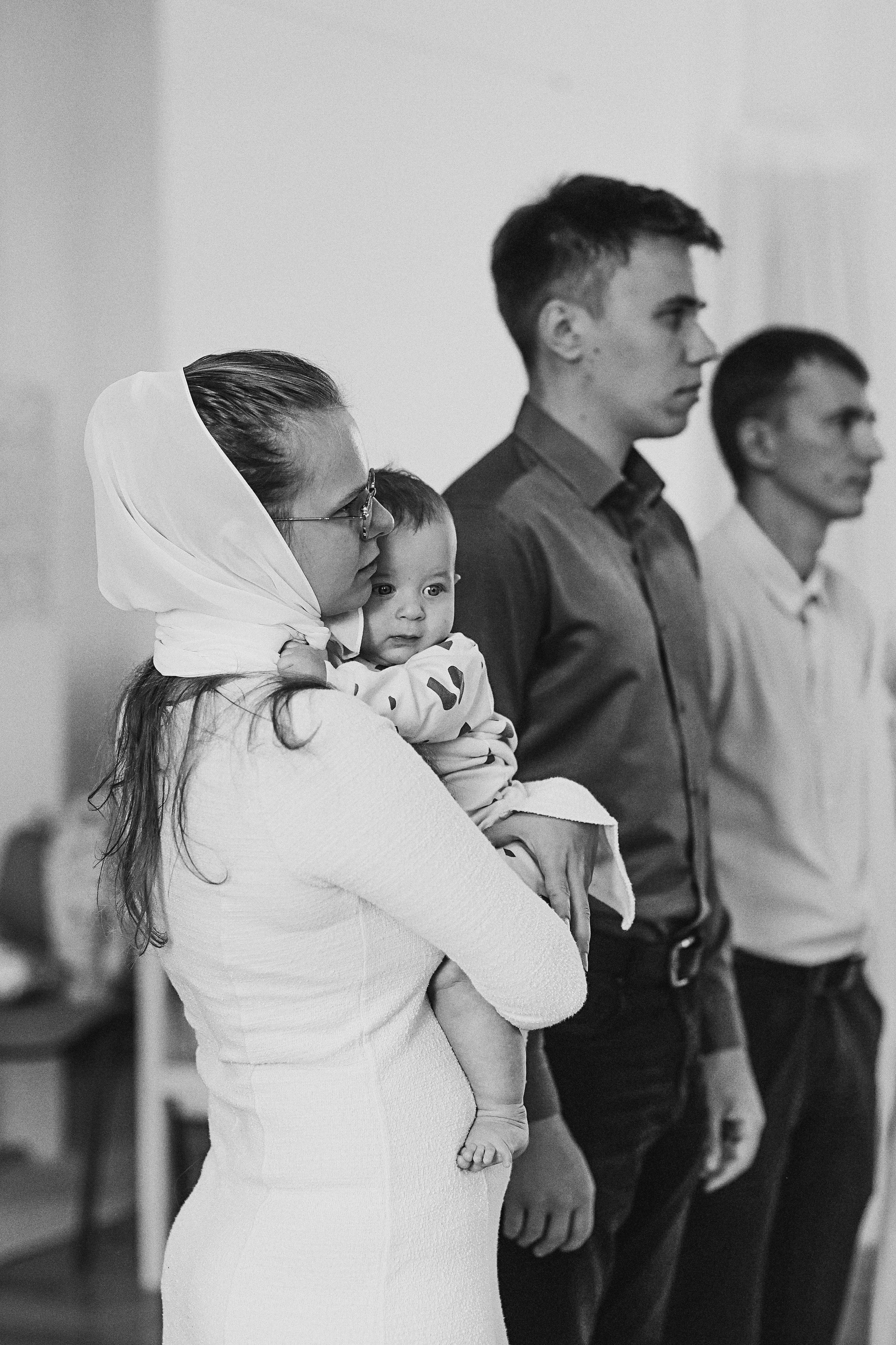 Крещение церковь около моста влюбленных. Семейный фотограф Тюмень, фотограф на роды Салмина Мария