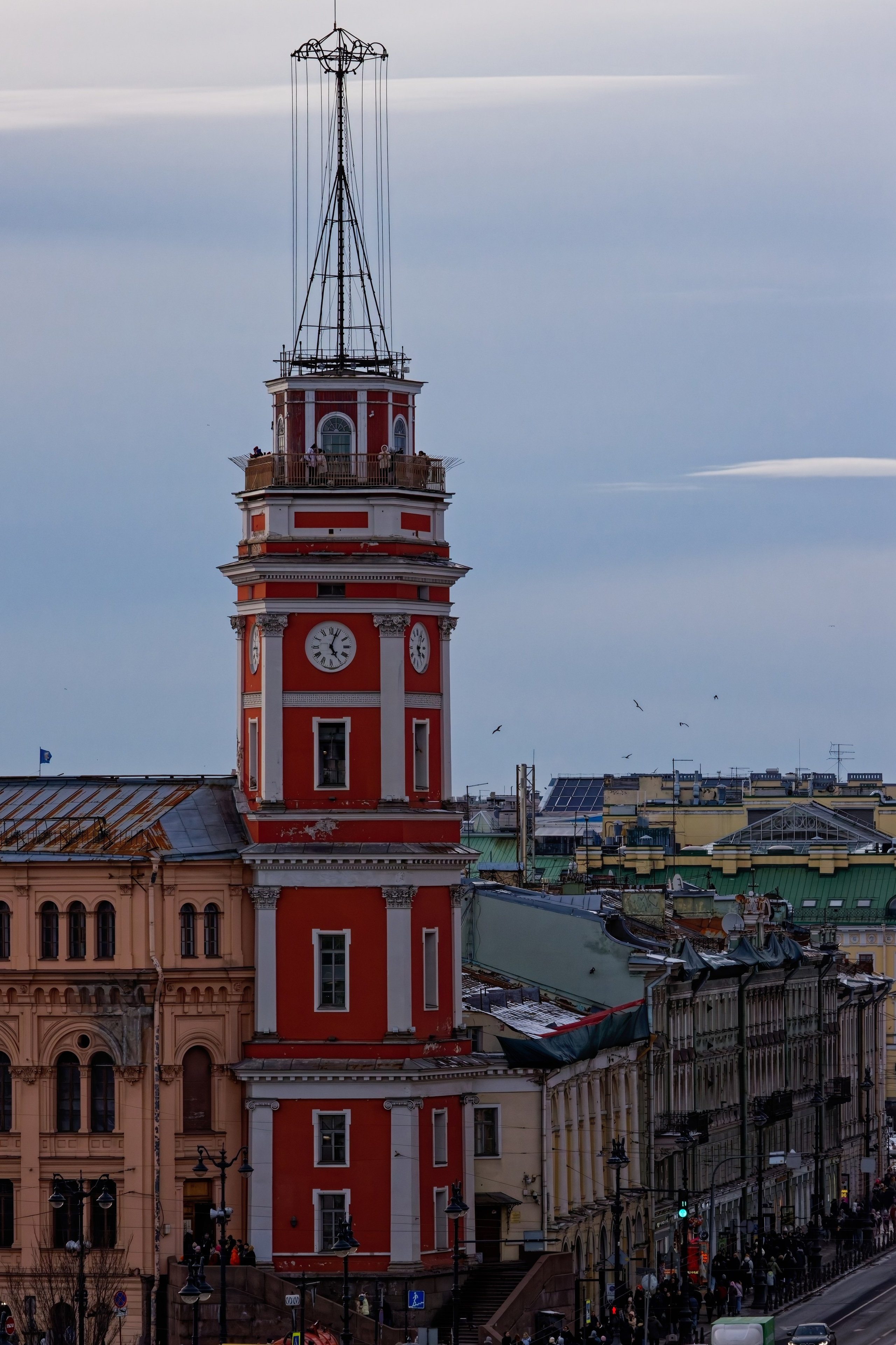 Вид со смотровой площадки музея Карла Буллы на Думскую башню Санкт-Петербурга