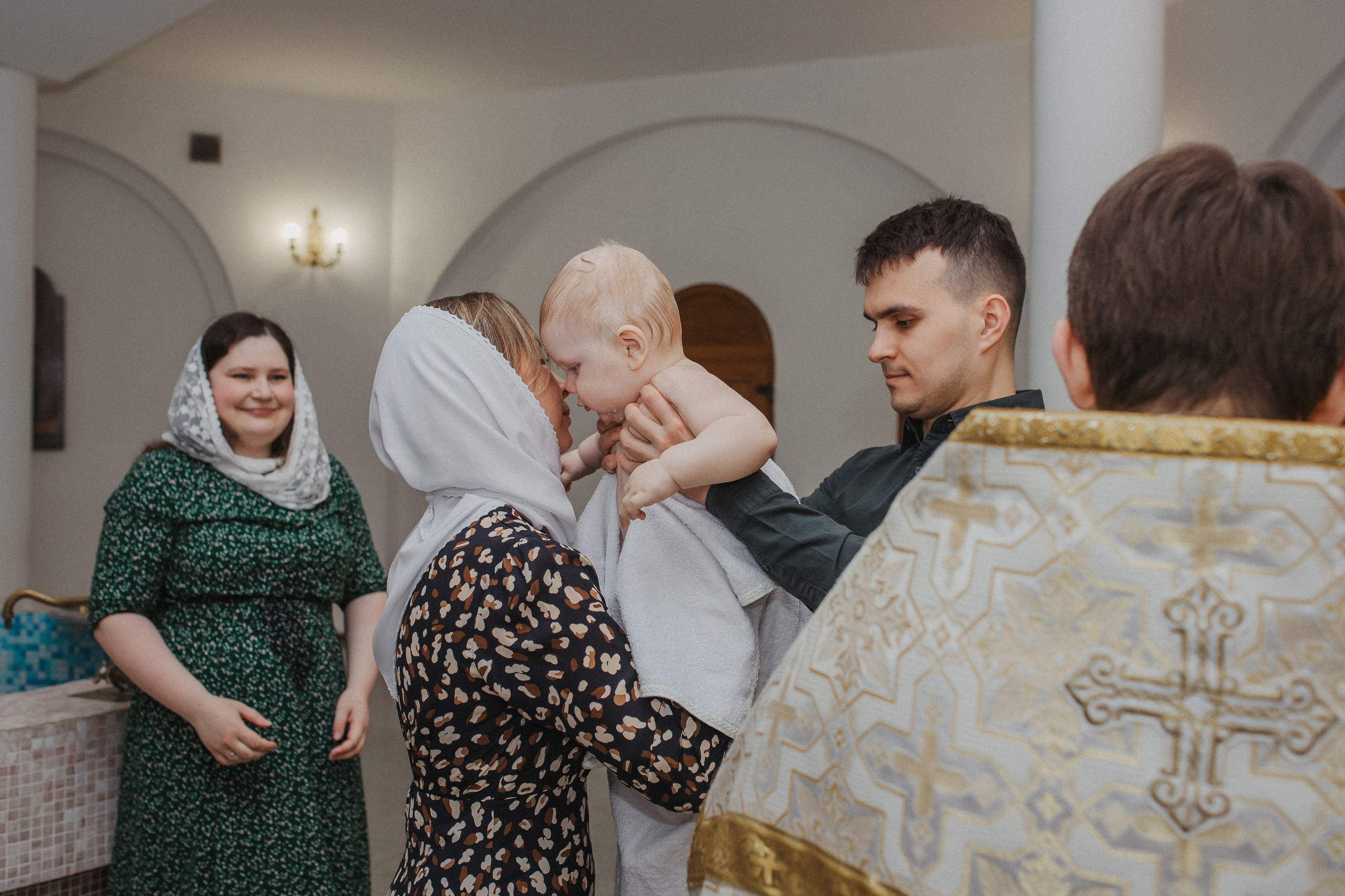 Крещение Матвей. Семейный и домашний фотограф в Москве и МО Королева Валерия