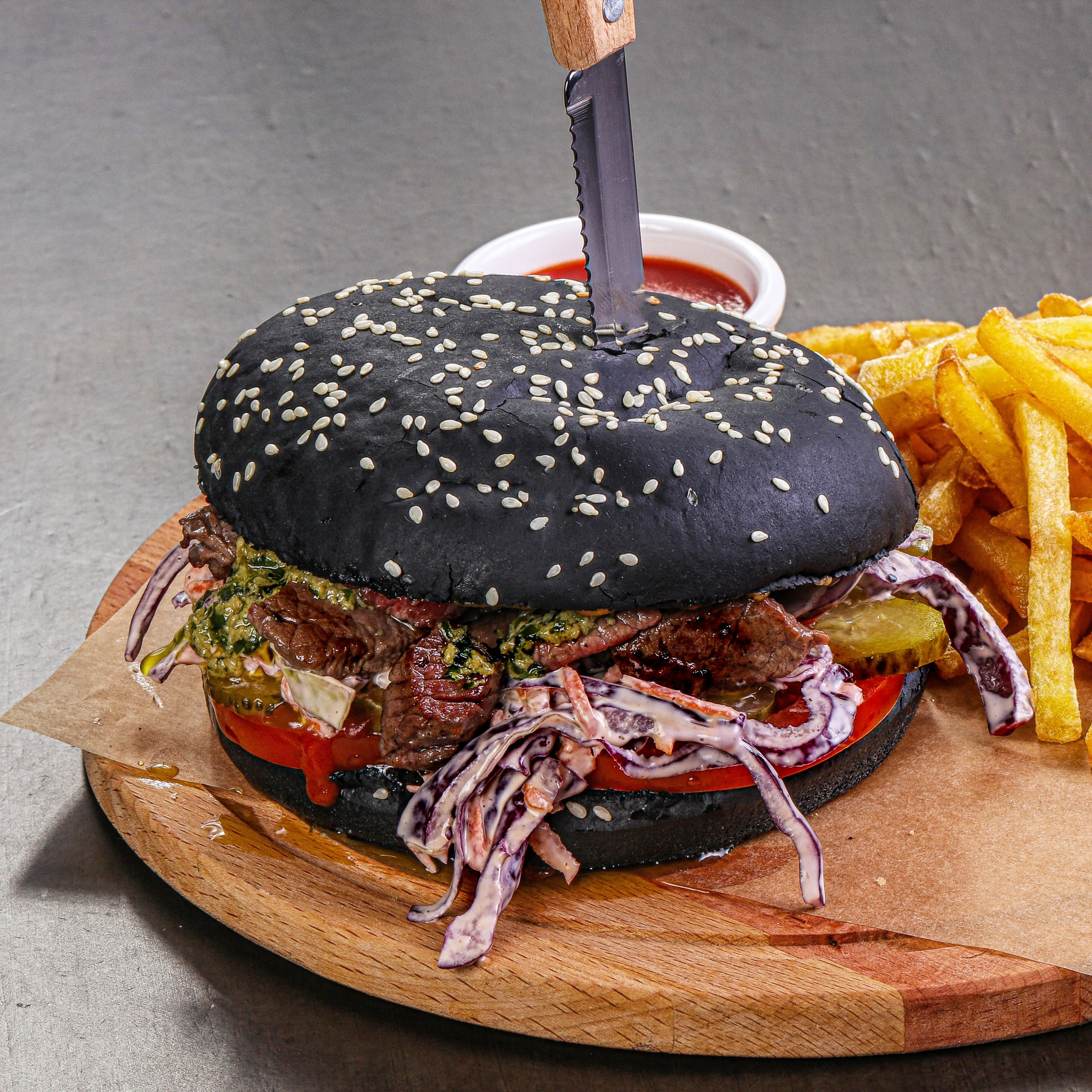 Фотосъемка бургеров и гамбургеров. Заказ по тел.: +7 (906) 006-90-22. Фуд-фотограф Андрей Старостин — съемка еды в Москве. 9000 руб. в час