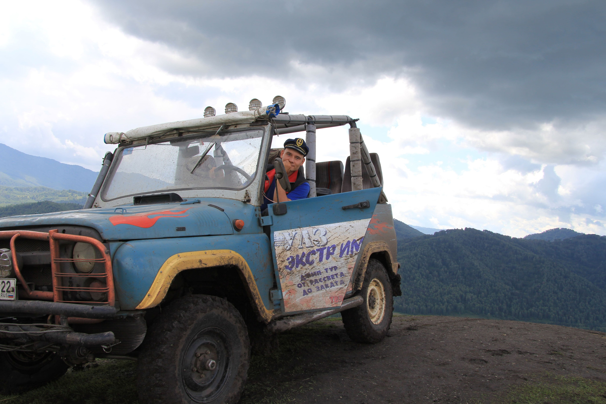 Станислав Щербаков, главный редактор журнала Солдаты России, спецкорреспондент, журналист, ВГИК, Золотой Витязь, лауреат премии союза журналистов России, режиссёр, продюсер, сценарист, актер, предприниматель, руководитель студии 365, руководитель компании Русские медиакоммуникации, Миасс, Москва 89514577151, Президентский полк. Алтай