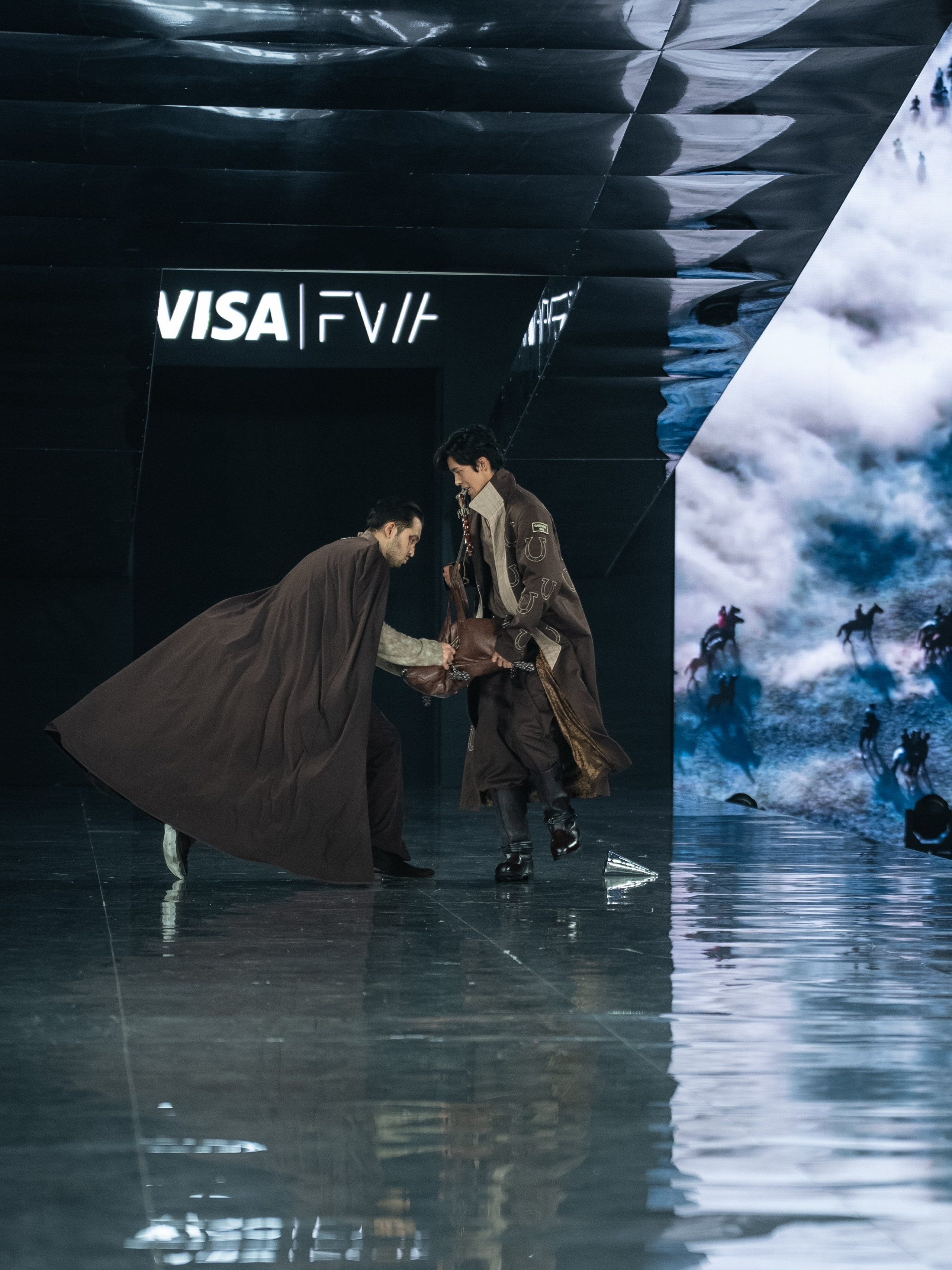 Visa Fashion Week Almaty Pre-Fall 2026 GAZHAIYIP. Сайт Алматинского НЮ АРТ, будуар и фэшн фотографа Дениса Карпенко