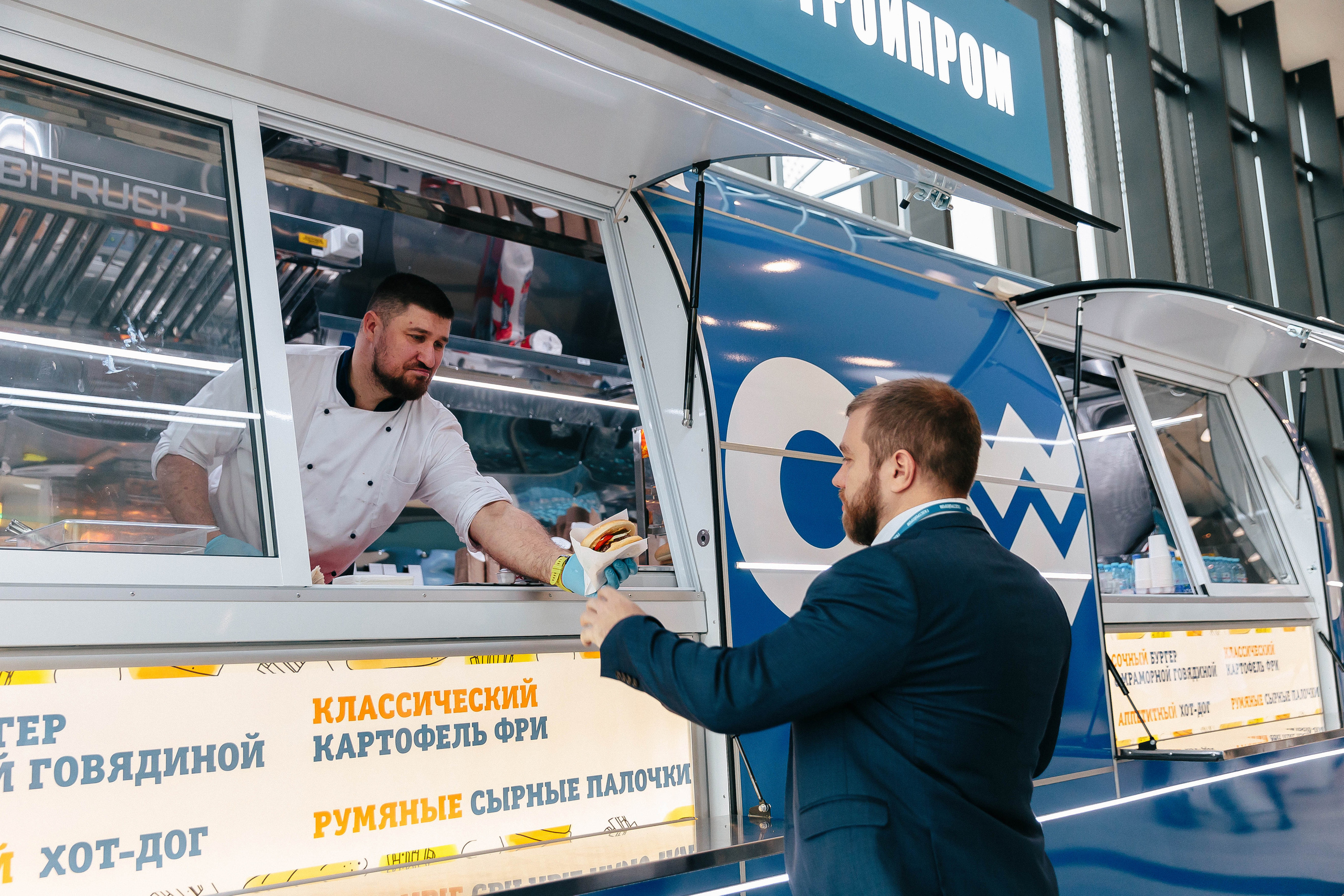 Фотограф на корпоратив, мероприятие в Петербурге. Репортажная фотосъемка праздников и мероприятий в Санкт-Петербурге