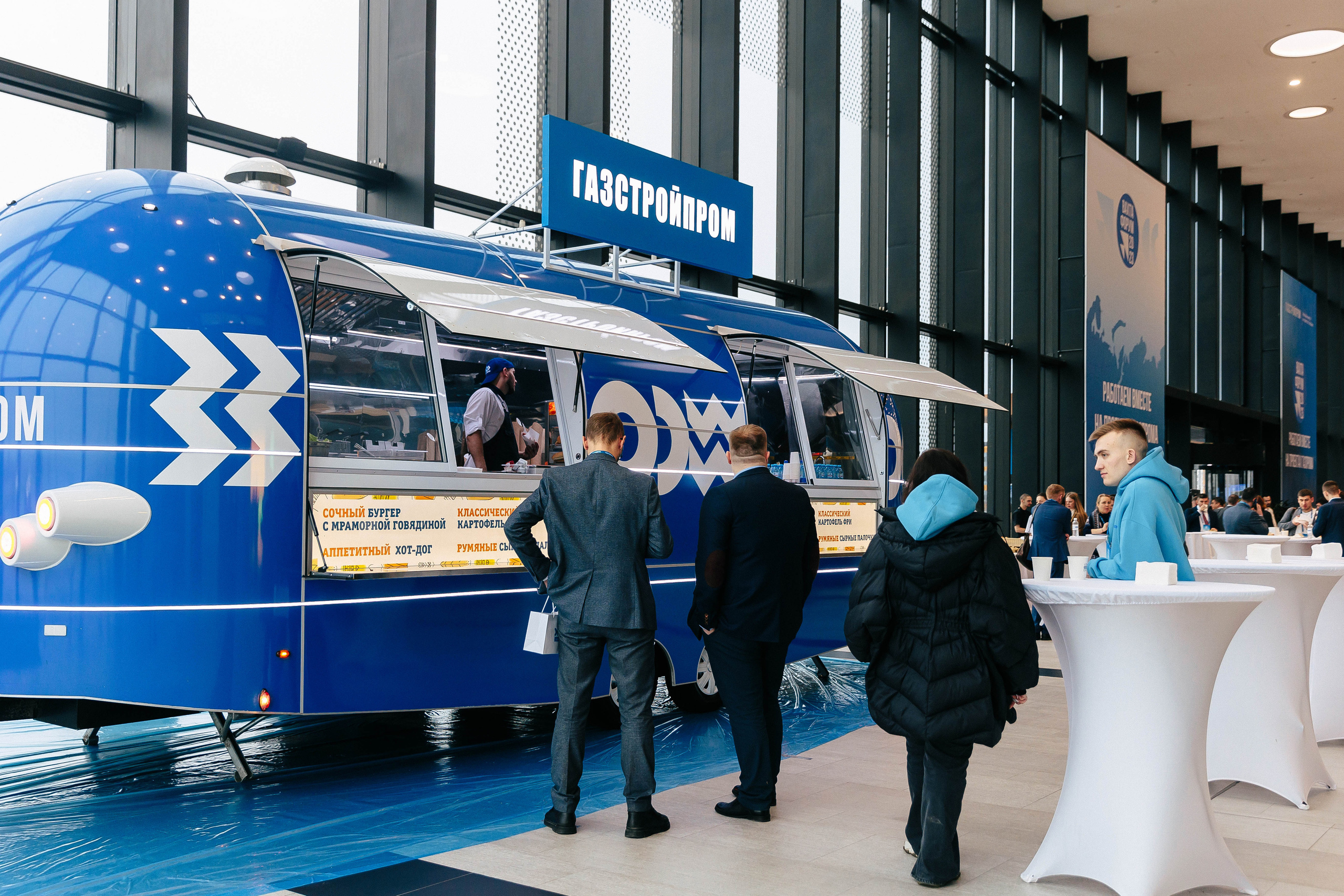 Фотограф на корпоратив, мероприятие в Петербурге. Репортажная фотосъемка праздников и мероприятий в Санкт-Петербурге