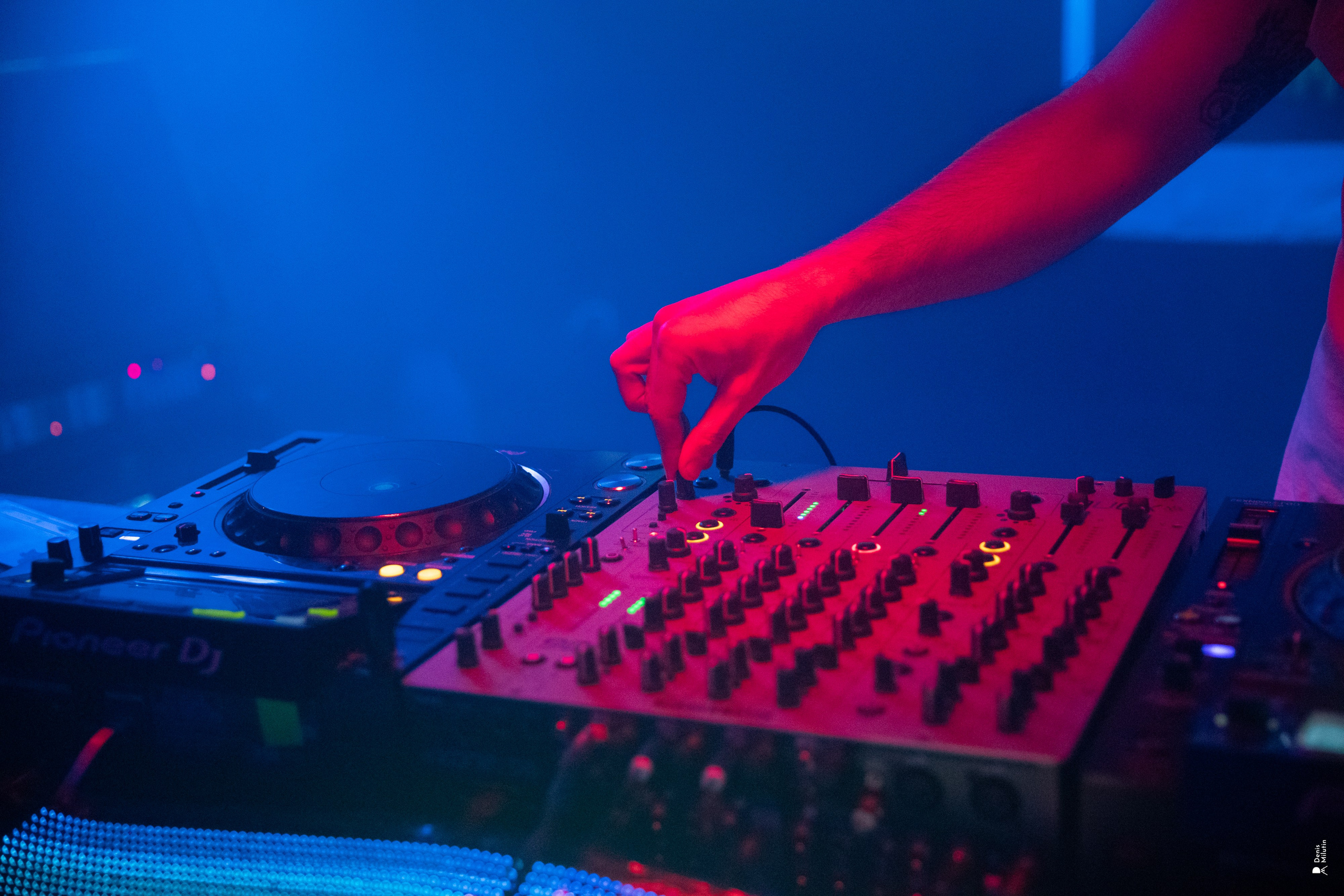 Клуб Рядом — Дискотека 2000х. Портретный фотограф Денис Милютин