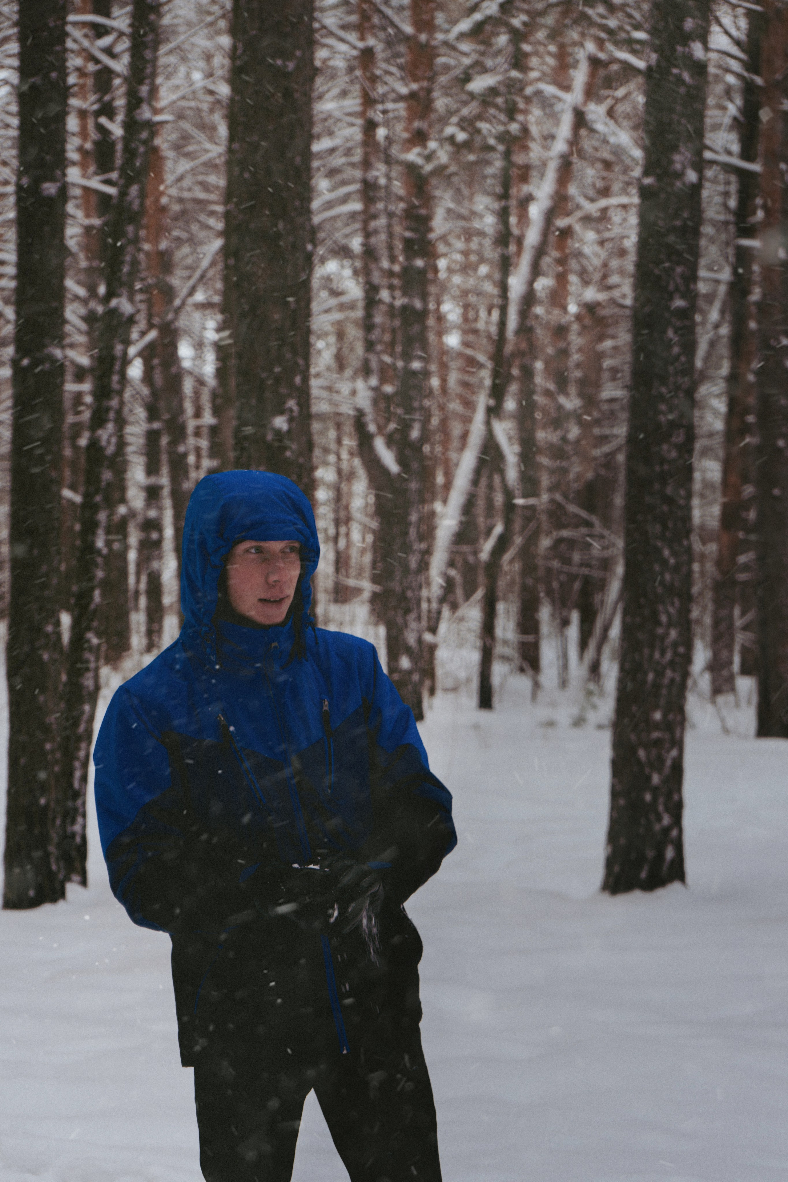 Парная фотосессия зимой в лесу Питер. Портретный фотограф в Санкт-Петербурге Дори Милиева