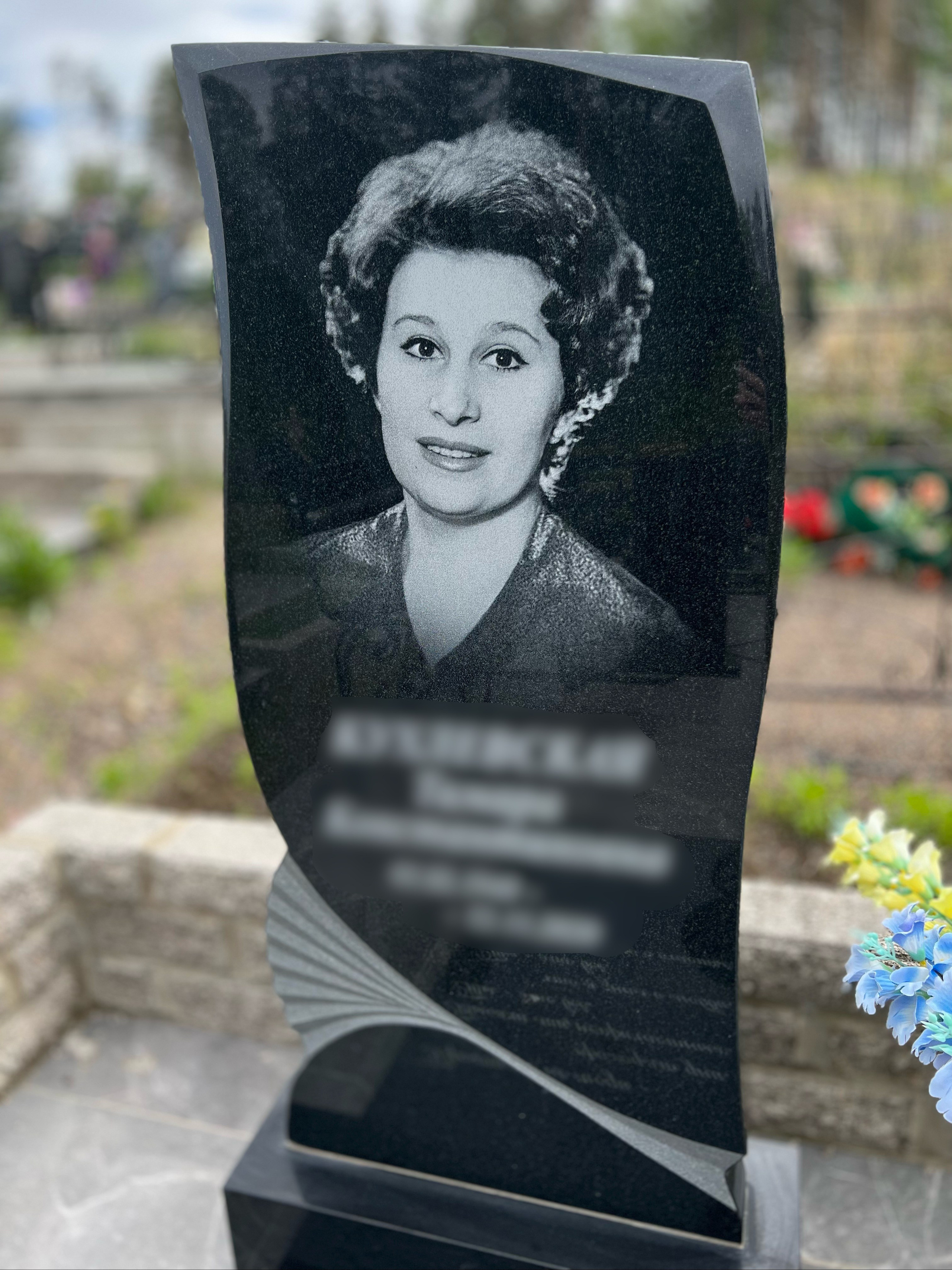 Гравировка от наших художников. ГРАНИТ26 Ритуальные услуги Железногорск. Благоустройство могил, продажа памятников