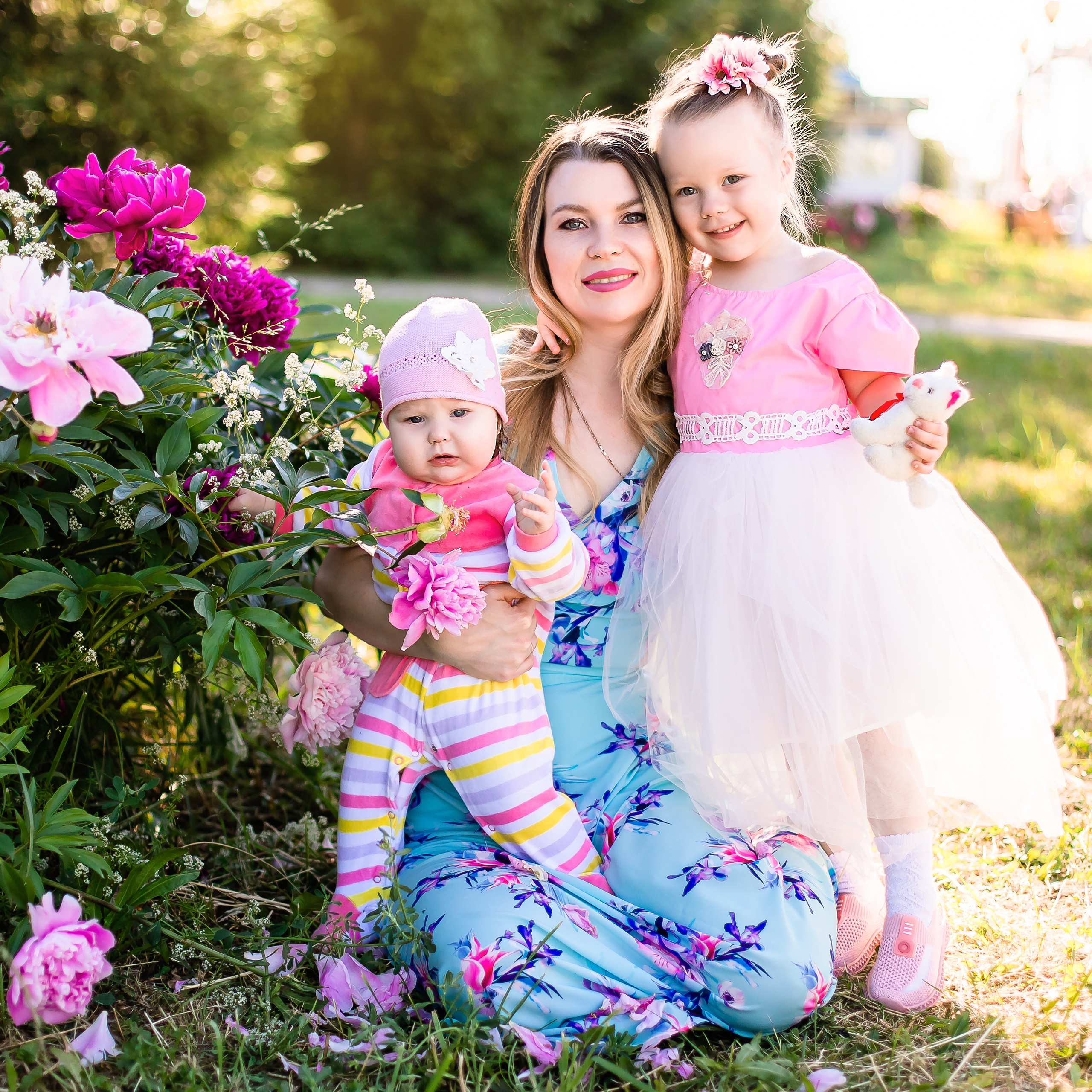 Прогулка в пионах. Семейный и свадебный фотограф в Чебоксарах и Новочебоксарске Ирина Юрь
