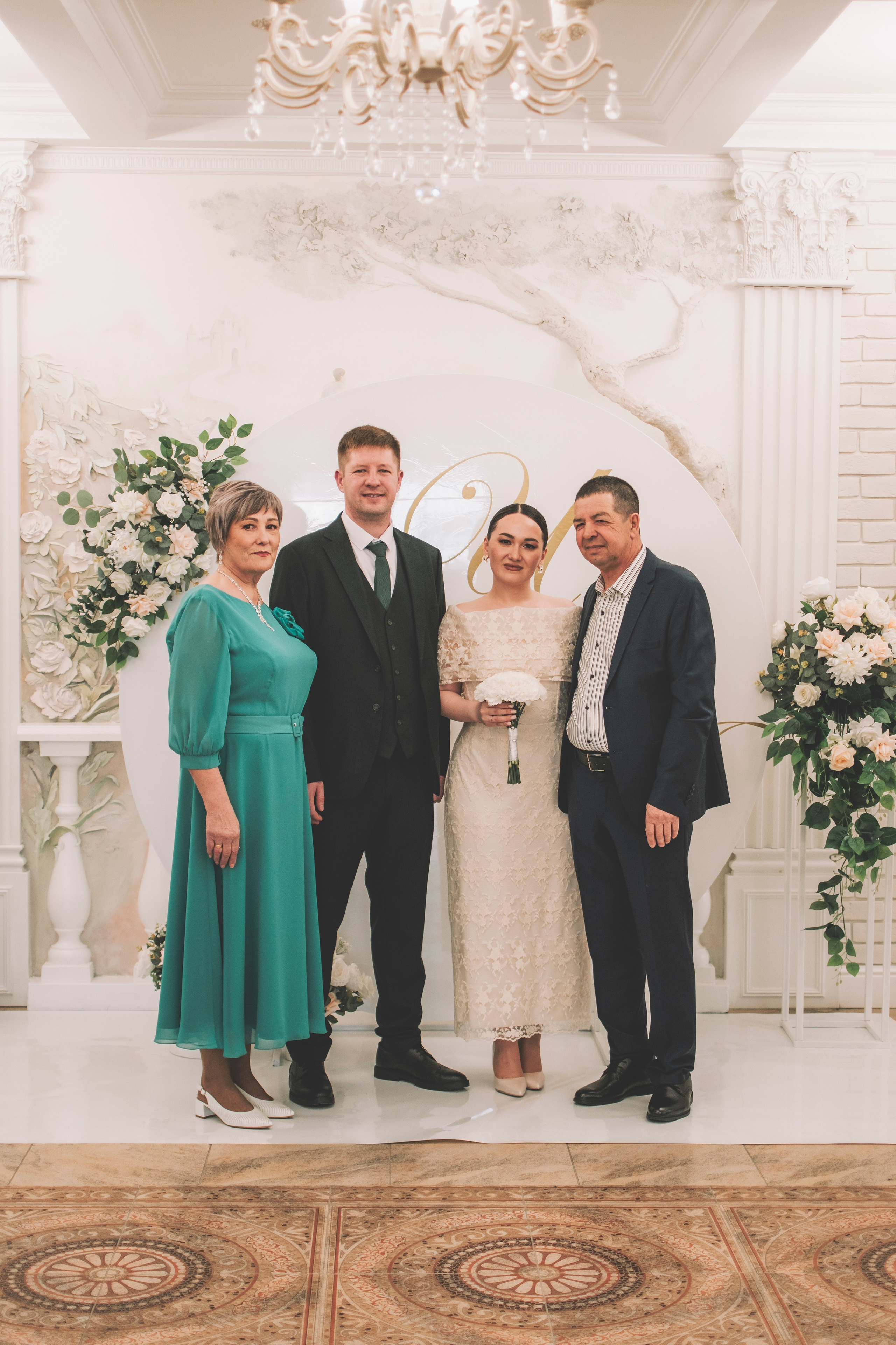 26.04.2025 (Фотосессия, роспись в Онии + фото с банкета). Семейный и свадебный фотограф Губкинский и Ставрополь