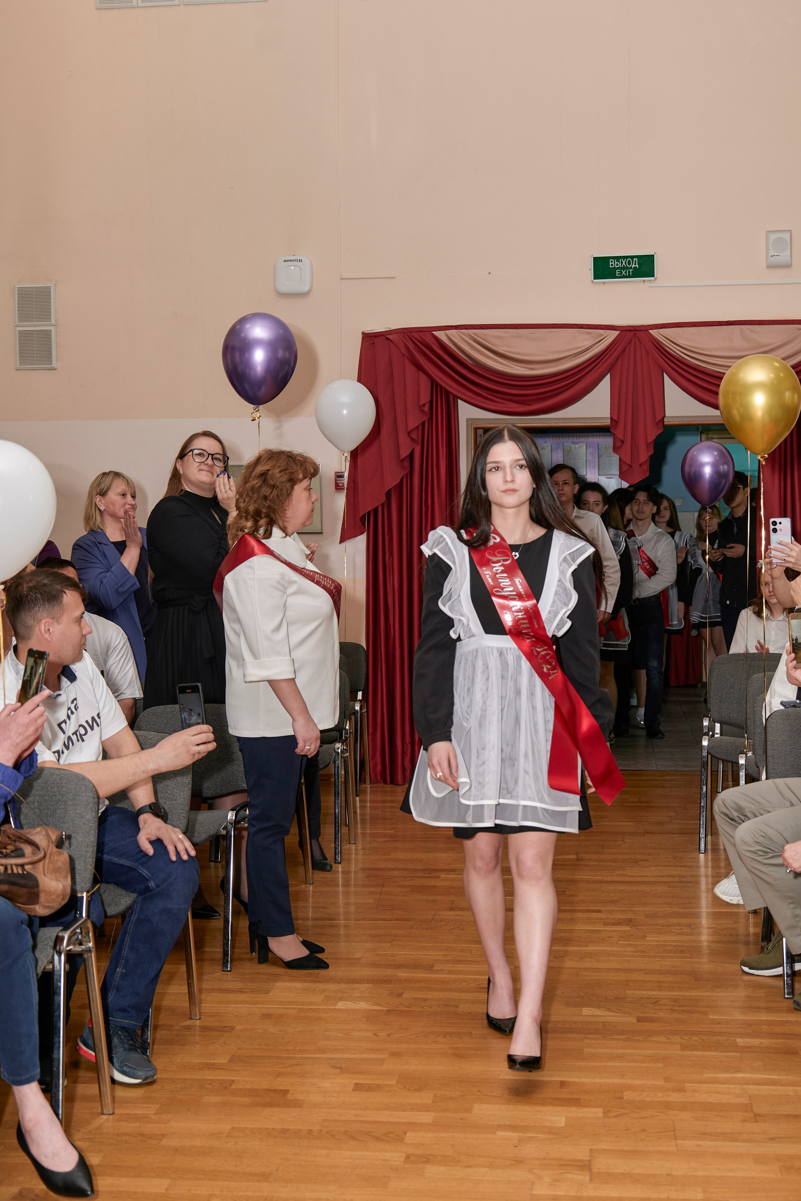 Последний звонок школа 1413. Детский и семейный фотограф г. Москва Оксана Катаджи