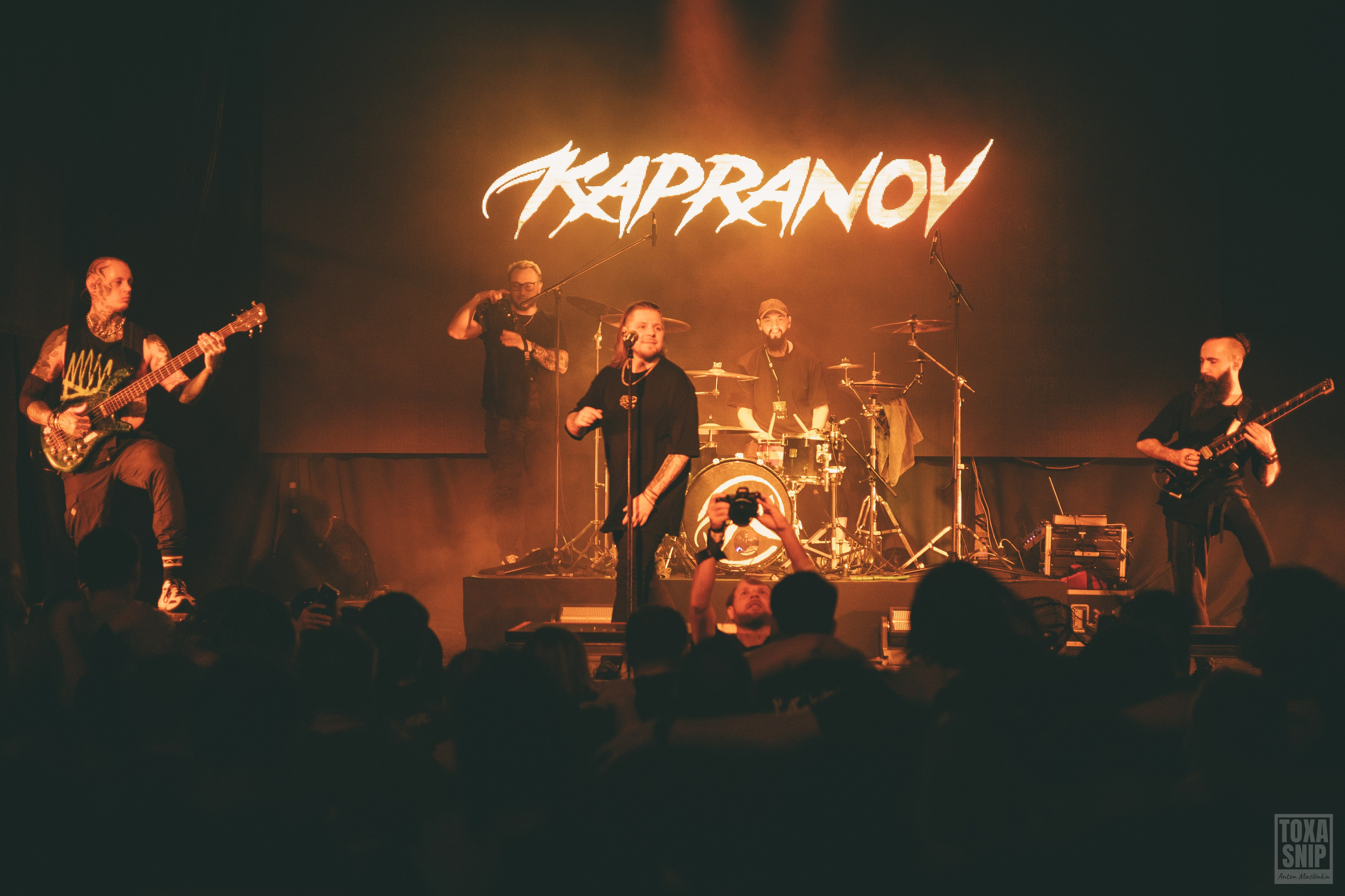 Концерт группы KAPRANOV в Москве (04.04.2025). Toxasnip Photo | Anton Maslenkin