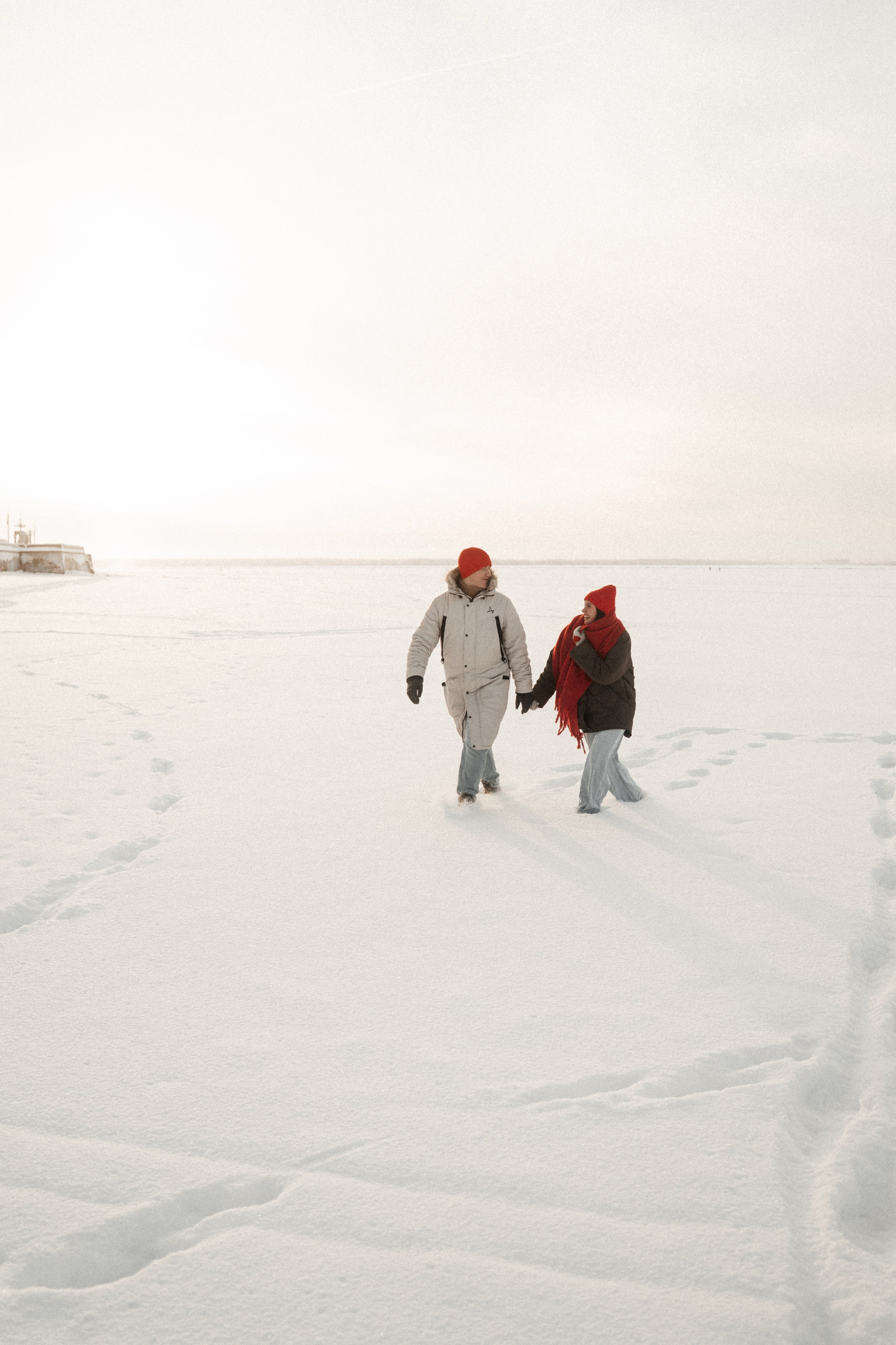 [our pulses aligned…]. Фотограф в Архангельске