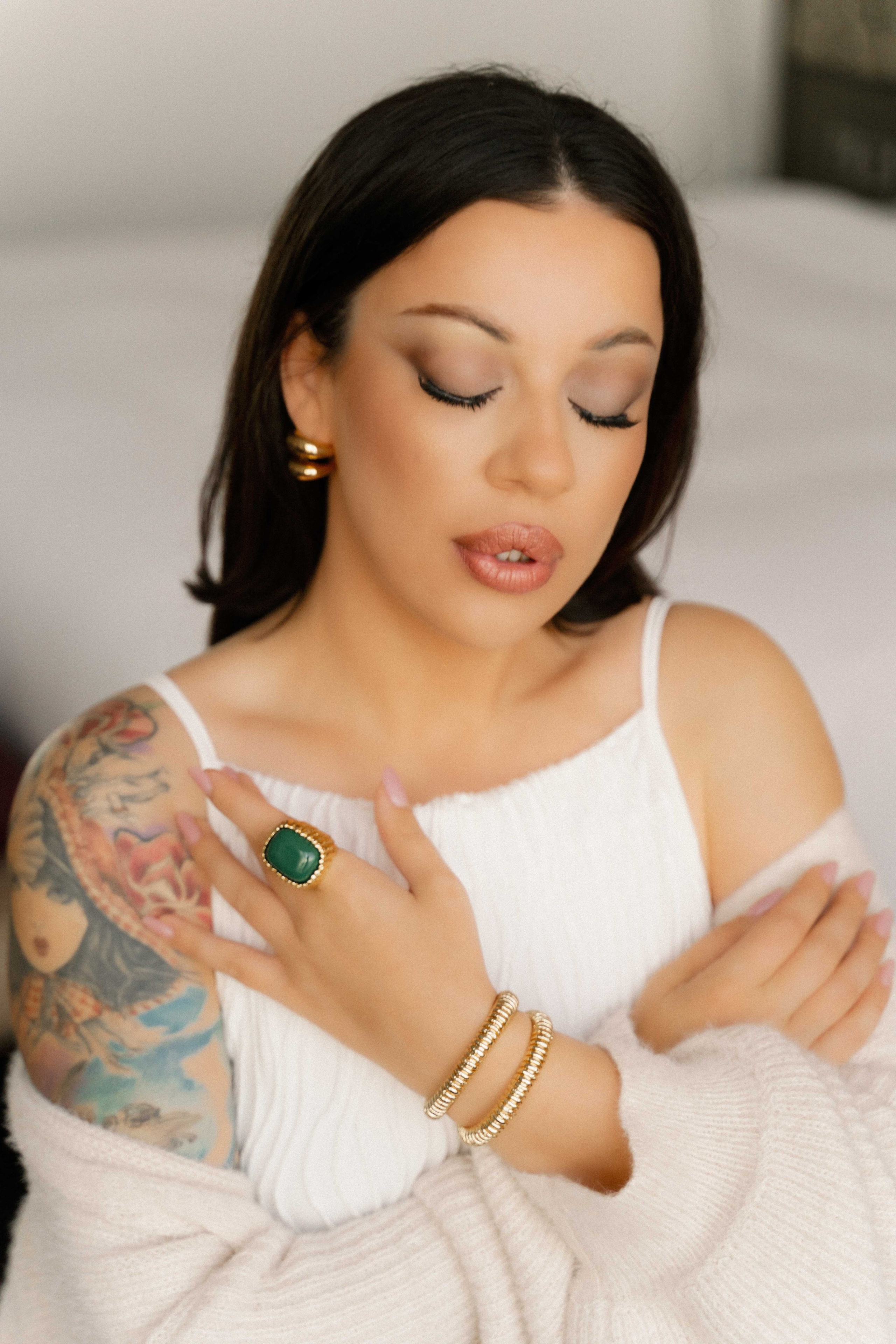 Анна в номере отеля. Фотограф и видеограф в Москве и Абу Даби Мария Кулагина