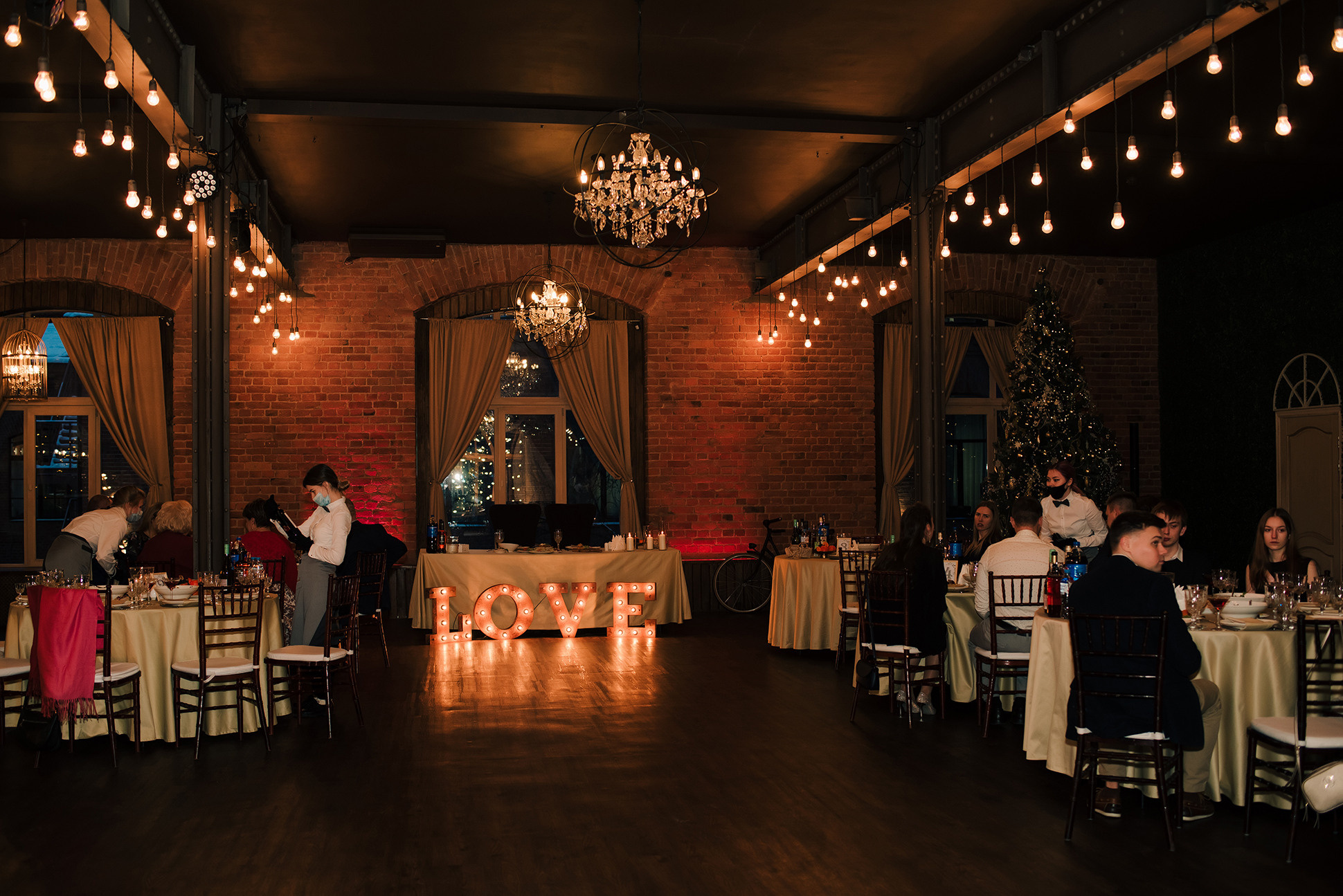 Саша и Леша. Вокзал для двоих. Семейный и Свадебный фотограф. Санкт-Петербург. Пушкин