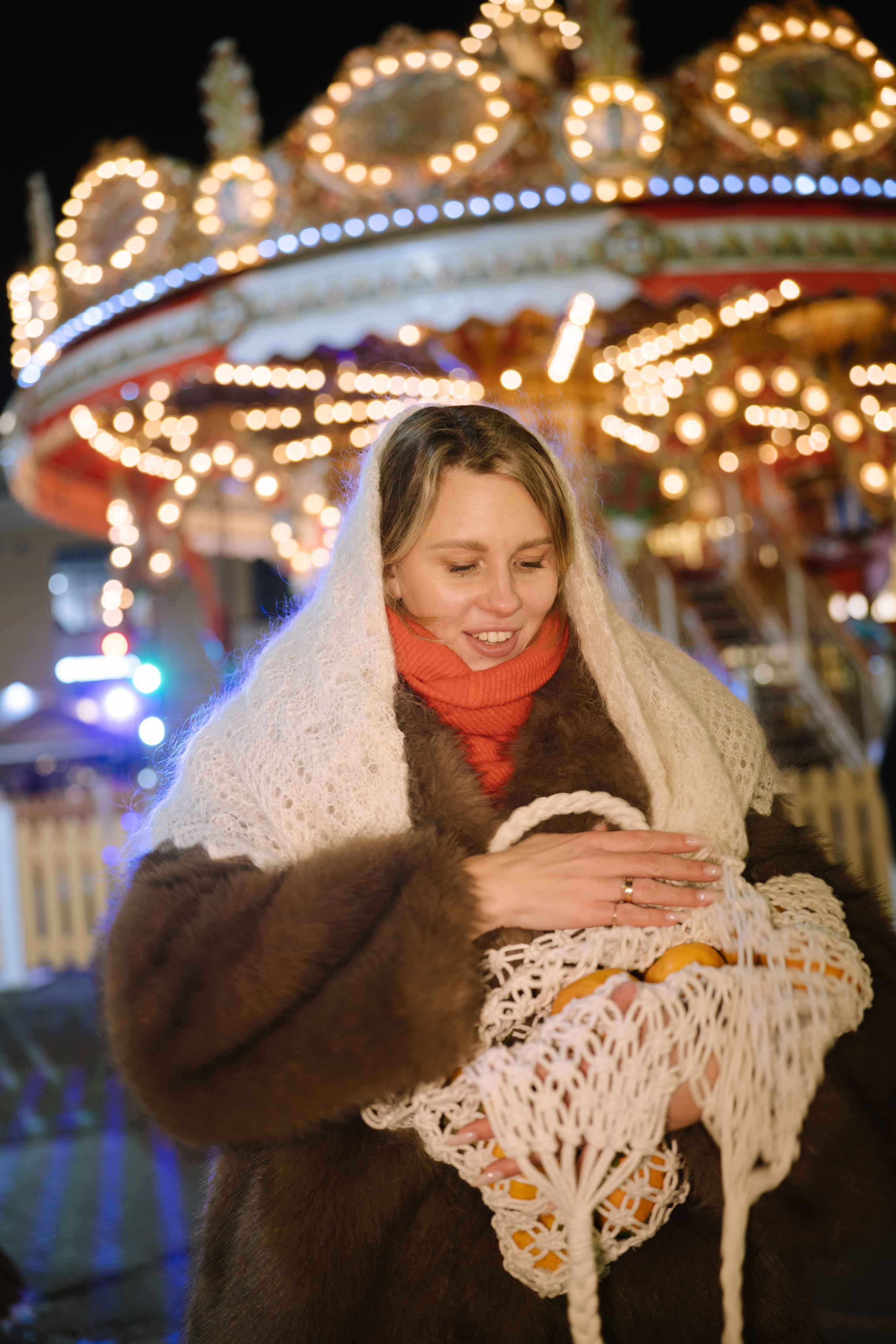 ПРОГУЛКА НА МАНЕЖНОЙ ПЛОЩАДИ ДЛЯ ДЕВУШКИ ПЕРЕД НОВЫМ ГОДОМ (НОВОГОДНЯЯ ФОТОСЕССИИЯ НА МАНЕЖНОЙ ПЛОЩАДИ). Профессиональный фотограф, Санкт-Петербург — Виктория Богомолова