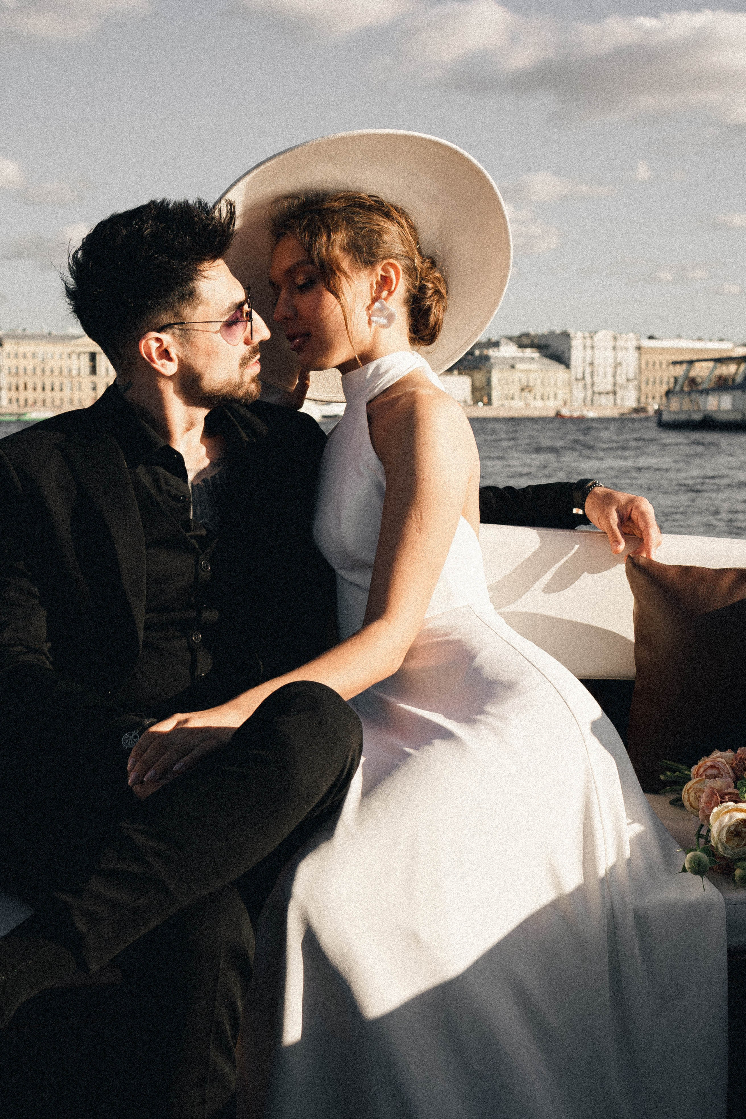 СВАДЕНБНАЯ СЬЕМКА НА КАТЕРЕ ПО КАНАЛАМ САНКТ-ПЕТЕРБУРГА И В АКВАТОРИИ НЕВЫ. Профессиональный фотограф, Санкт-Петербург — Виктория Богомолова