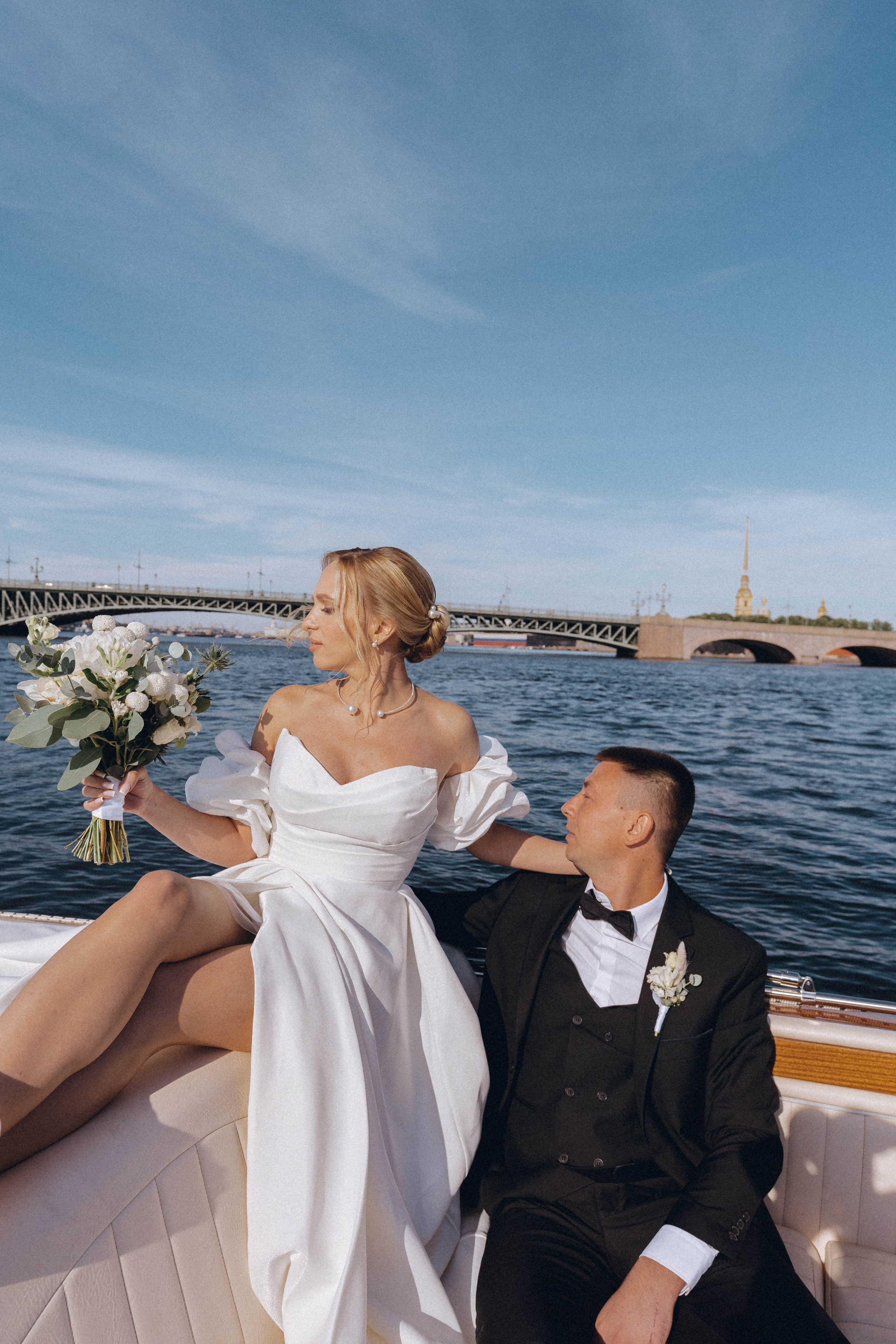 СВАДЕНБНАЯ СЬЕМКА НА КАТЕРЕ ПО КАНАЛАМ САНКТ-ПЕТЕРБУРГА И В АКВАТОРИИ НЕВЫ. Профессиональный фотограф, Санкт-Петербург — Виктория Богомолова