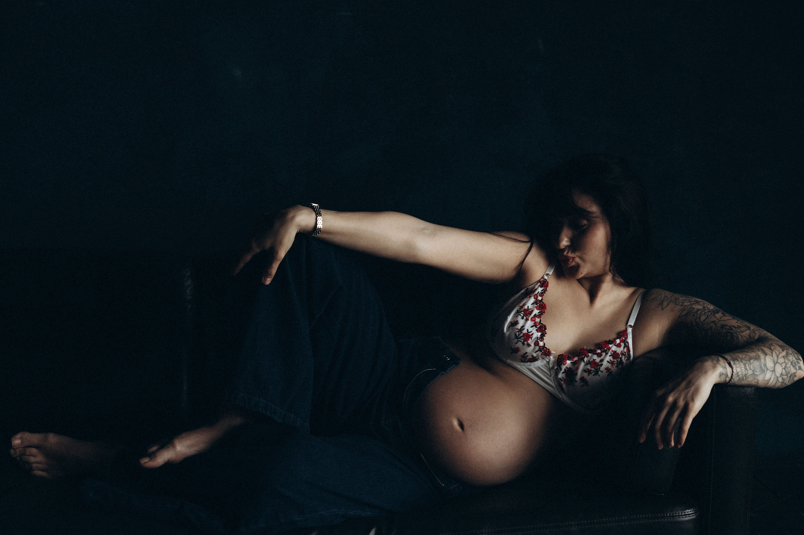 Профессиональный семейный и беременный фотограф в Санкт-Петербурге — Маргарита Иванова. Индивидуальные фотосессии под ключ: от образа до гот. Профессиональный фотограф беременности в СПБ. Стильные фотосессии беременности в стиле минимализм и классическая фотография