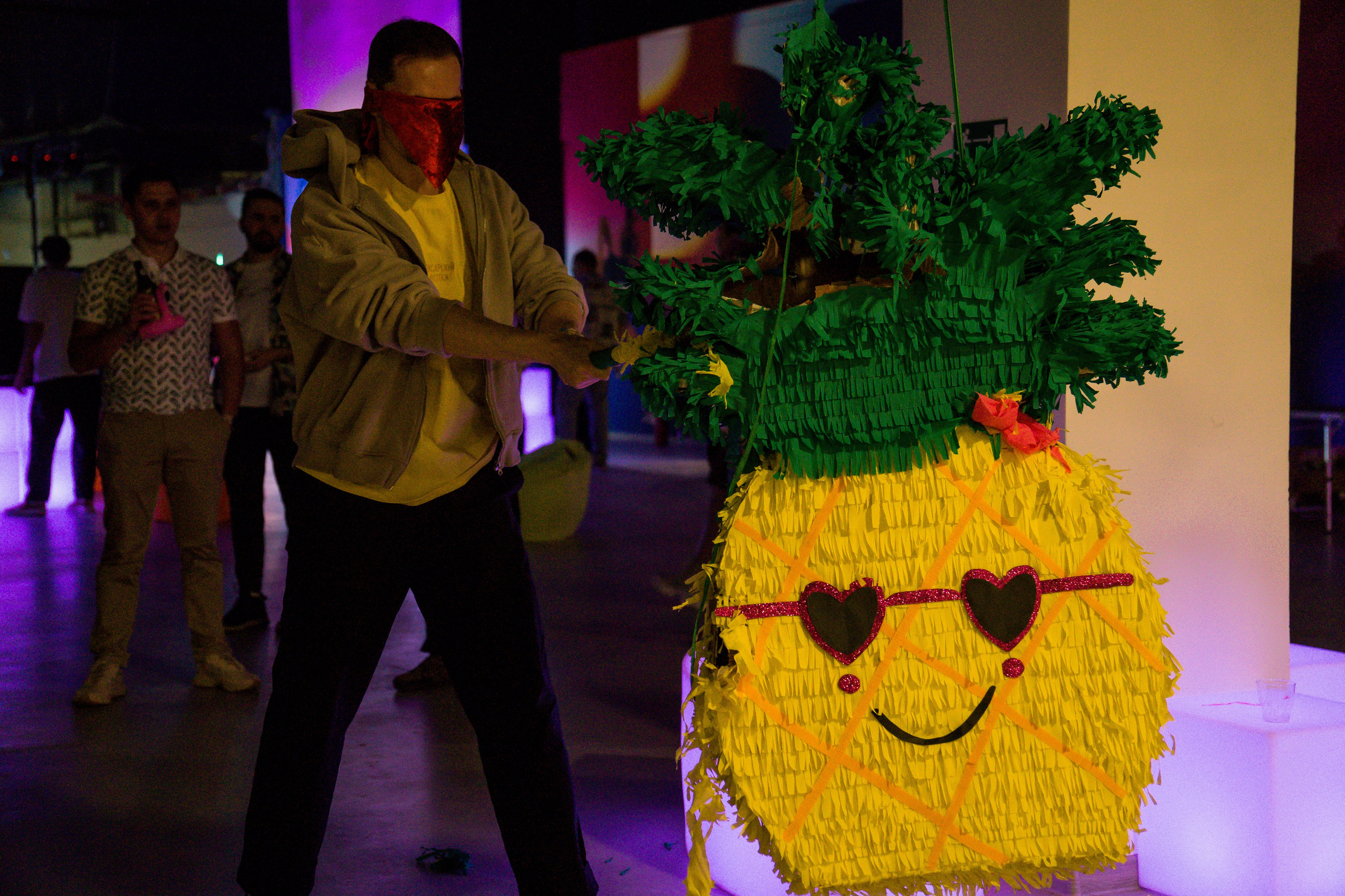 МТС корпоратив Гавайская вечеринка. Фотограф