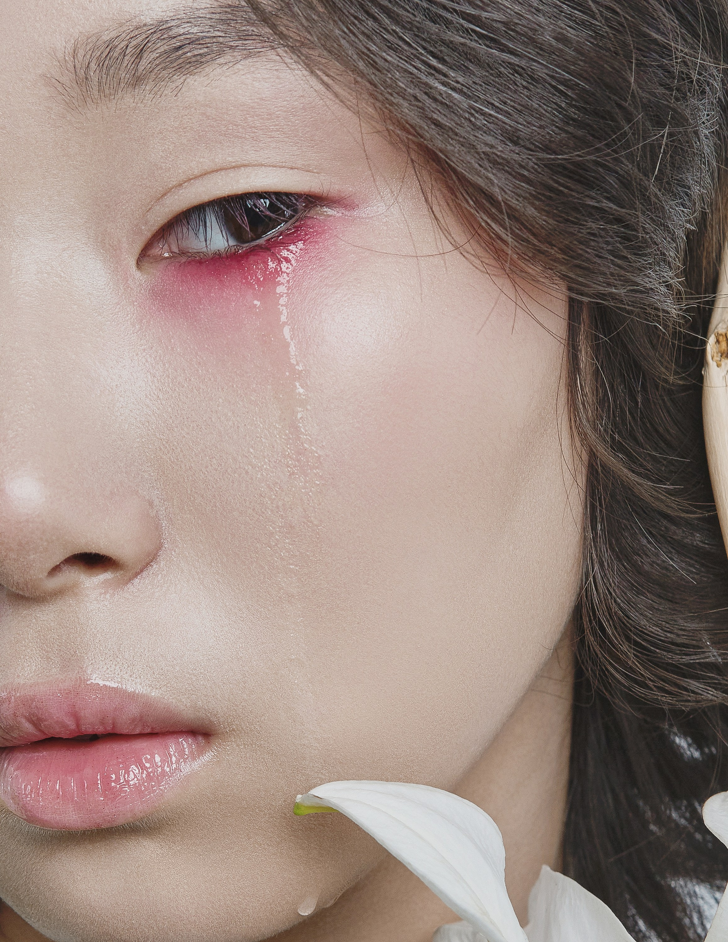 SPRING, FLOWERS AND… ALLERGY. Fashion photographer and art director