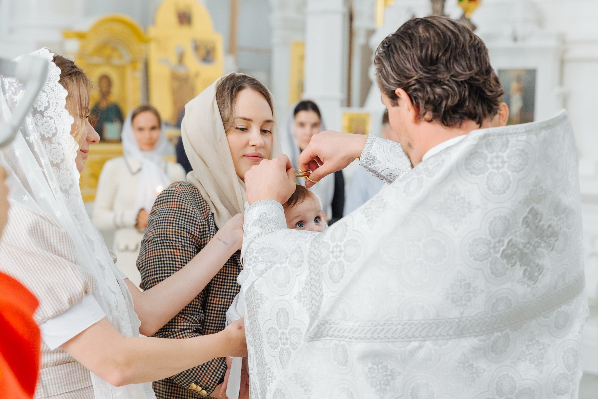 Смольный собор крещение сколько стоит, где провести крещение спб, душевный батюшка смольный собор, цена крестин, где покреститься взрослому