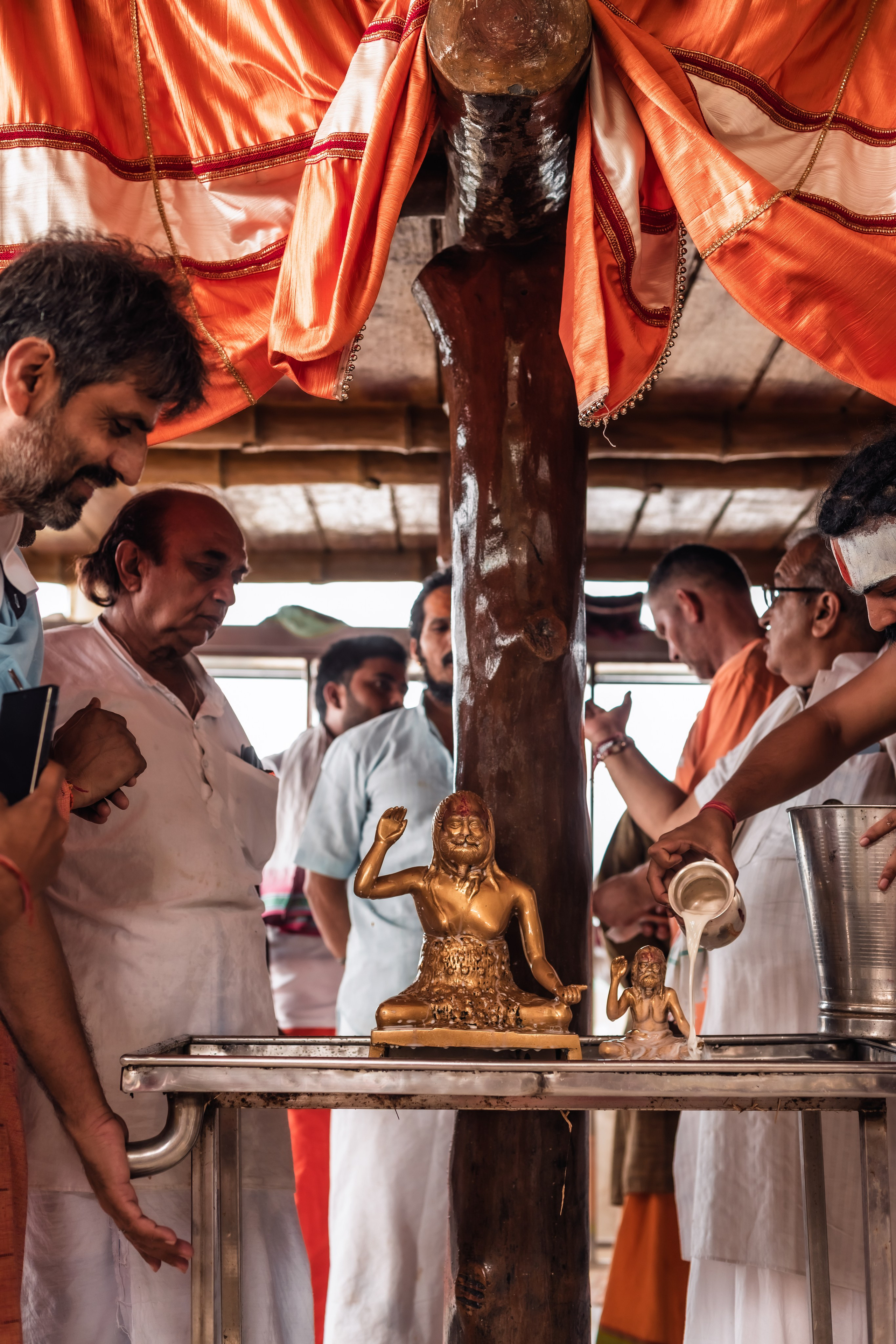 Abhisheka Devraha Baba on Sri Devdas ji maharaj bd. Mariam Bagdasaryan