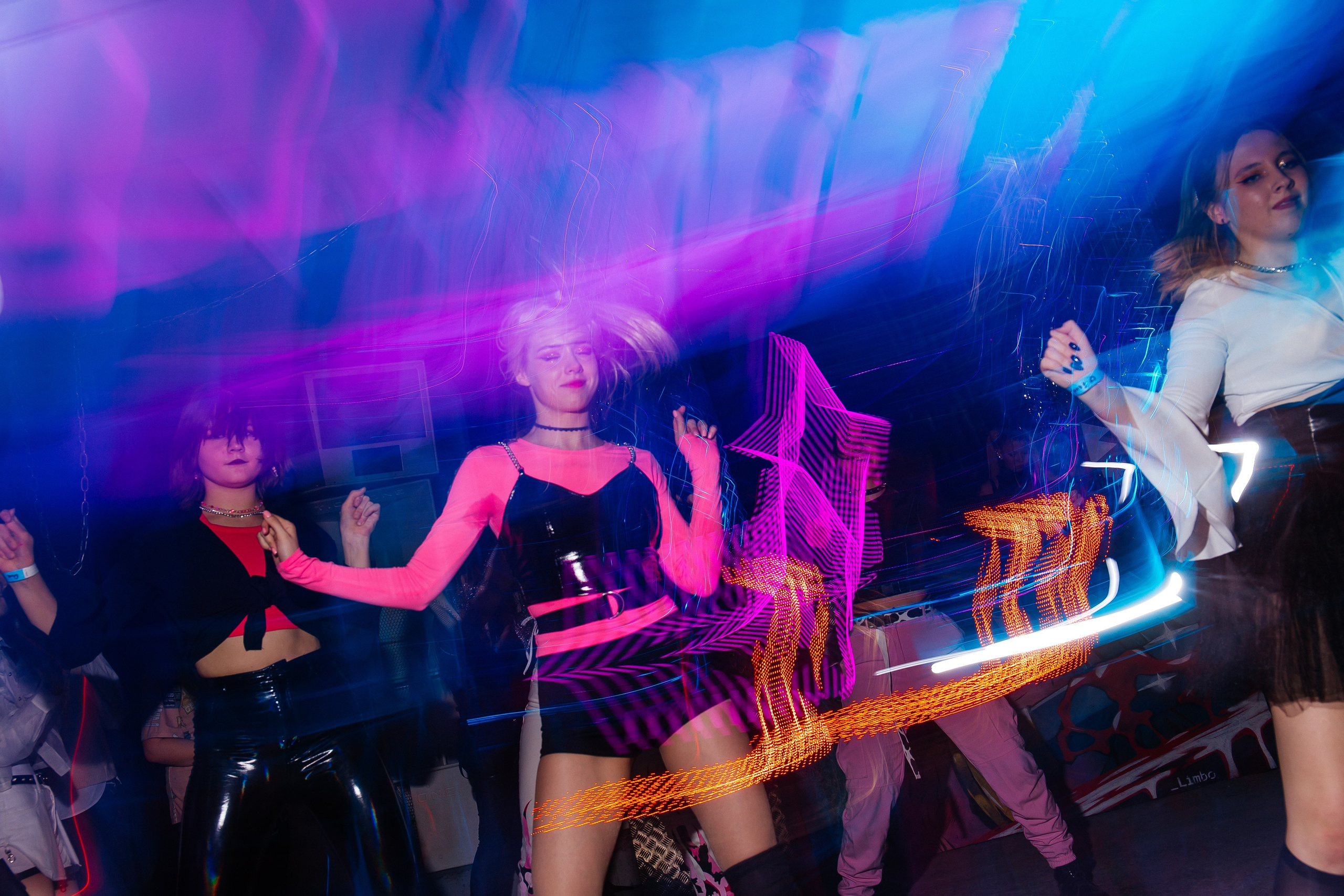 Cyberpunk K-POP Party. Свадебный и портретный фотограф в Новосибирске Любовь Исакова