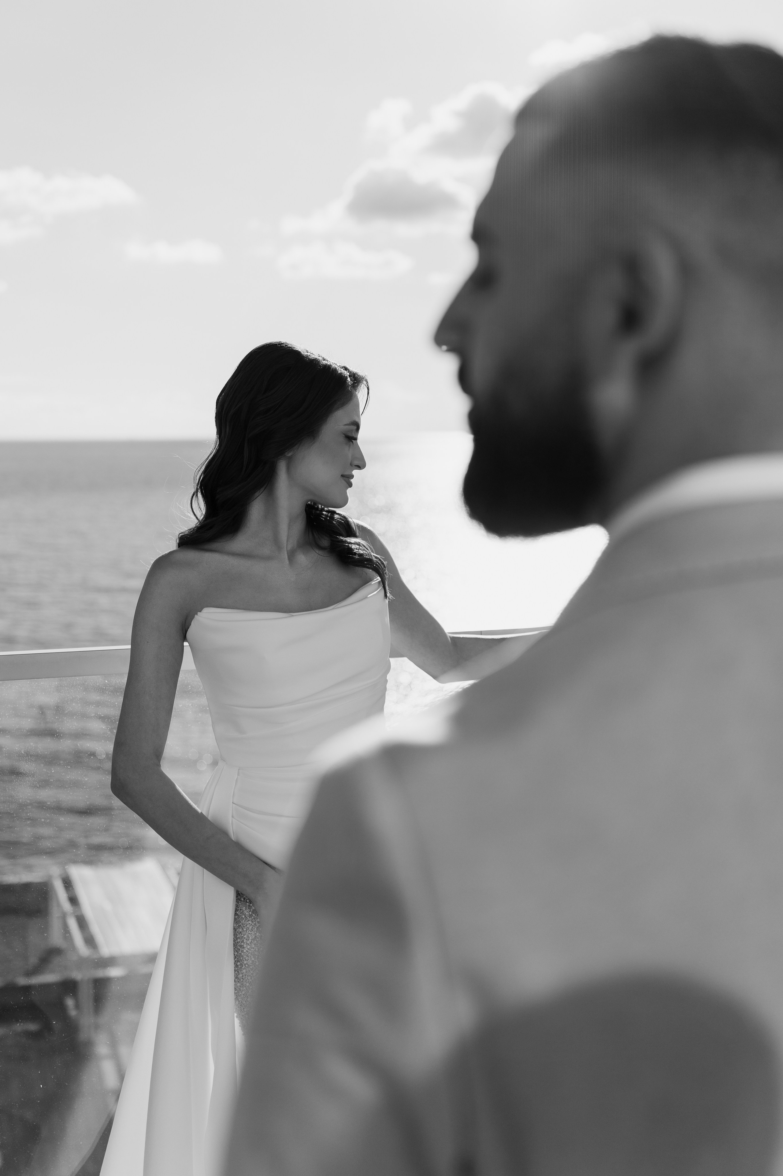 Красивое обручение на берегу чёрного моря в Лермонтово от ТВИНС СТУДИО. ТВИНС СТУДИО — лучшие свадебные фотографы и видеографы в Краснодаре