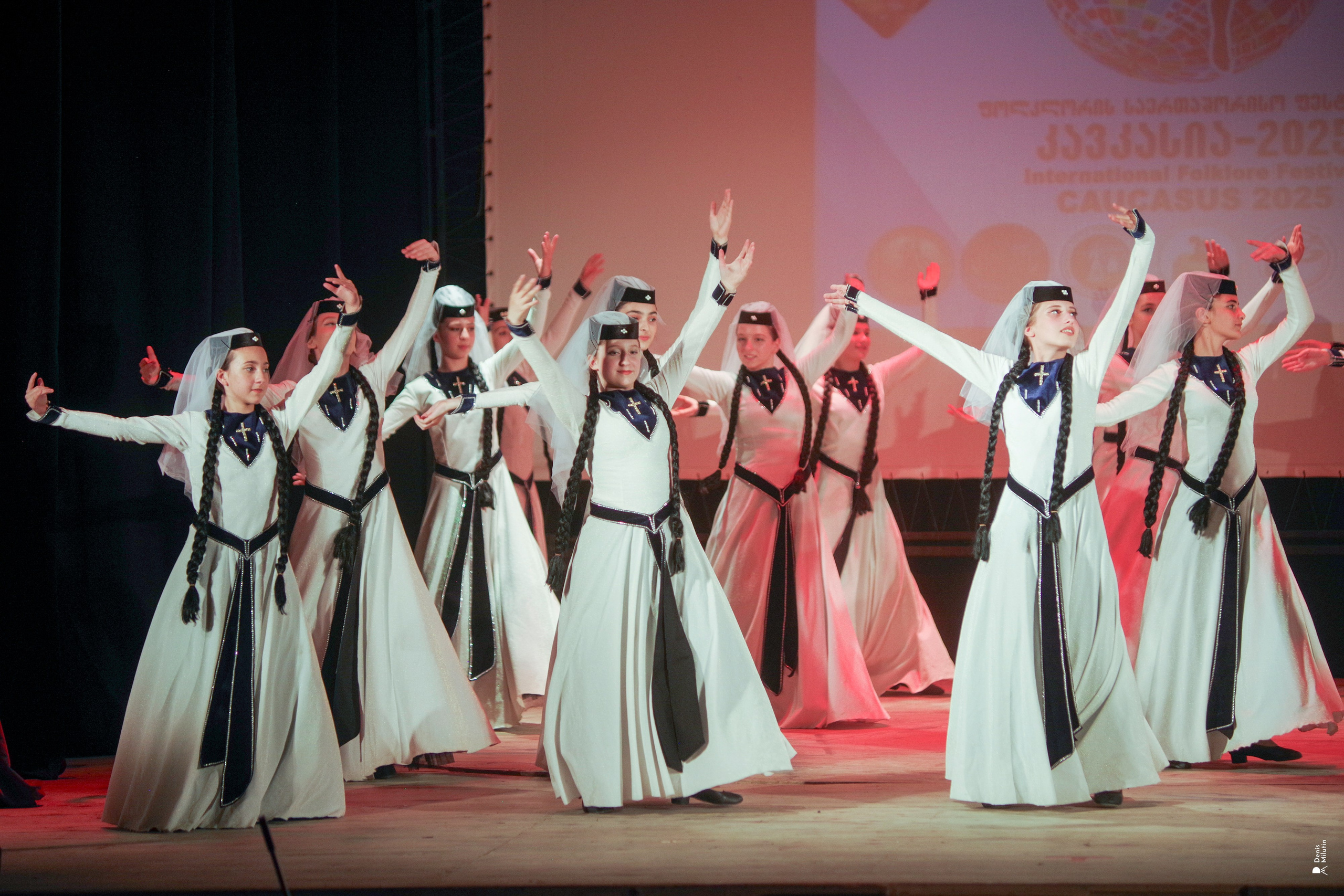 Танцы в прекрасном Они. Портретный фотограф Денис Милютин